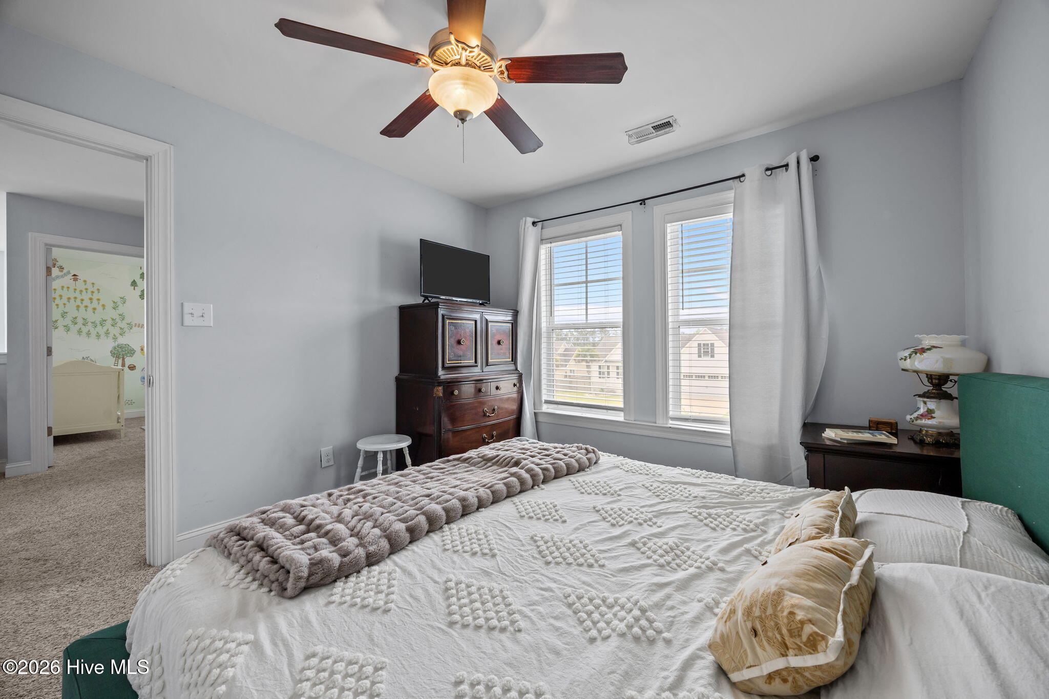 100567185 | Photo 30