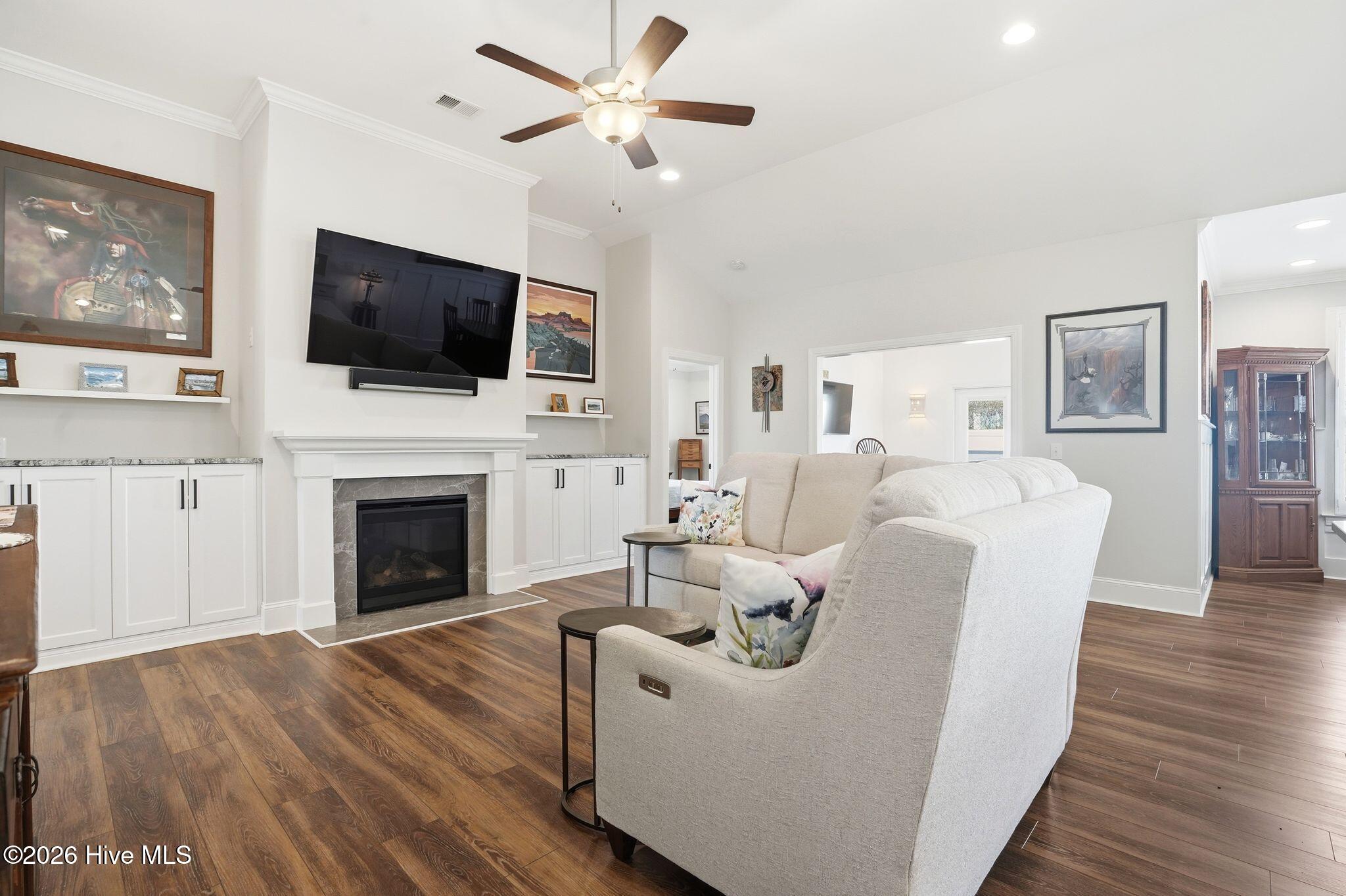 100559439 | Photo 22