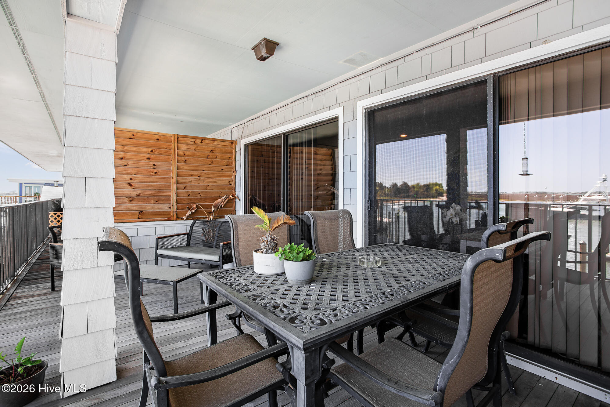 100565973 | Photo 14