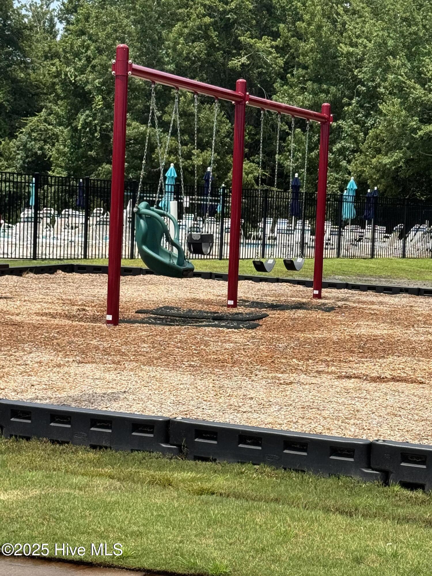 100561165 | Photo 32