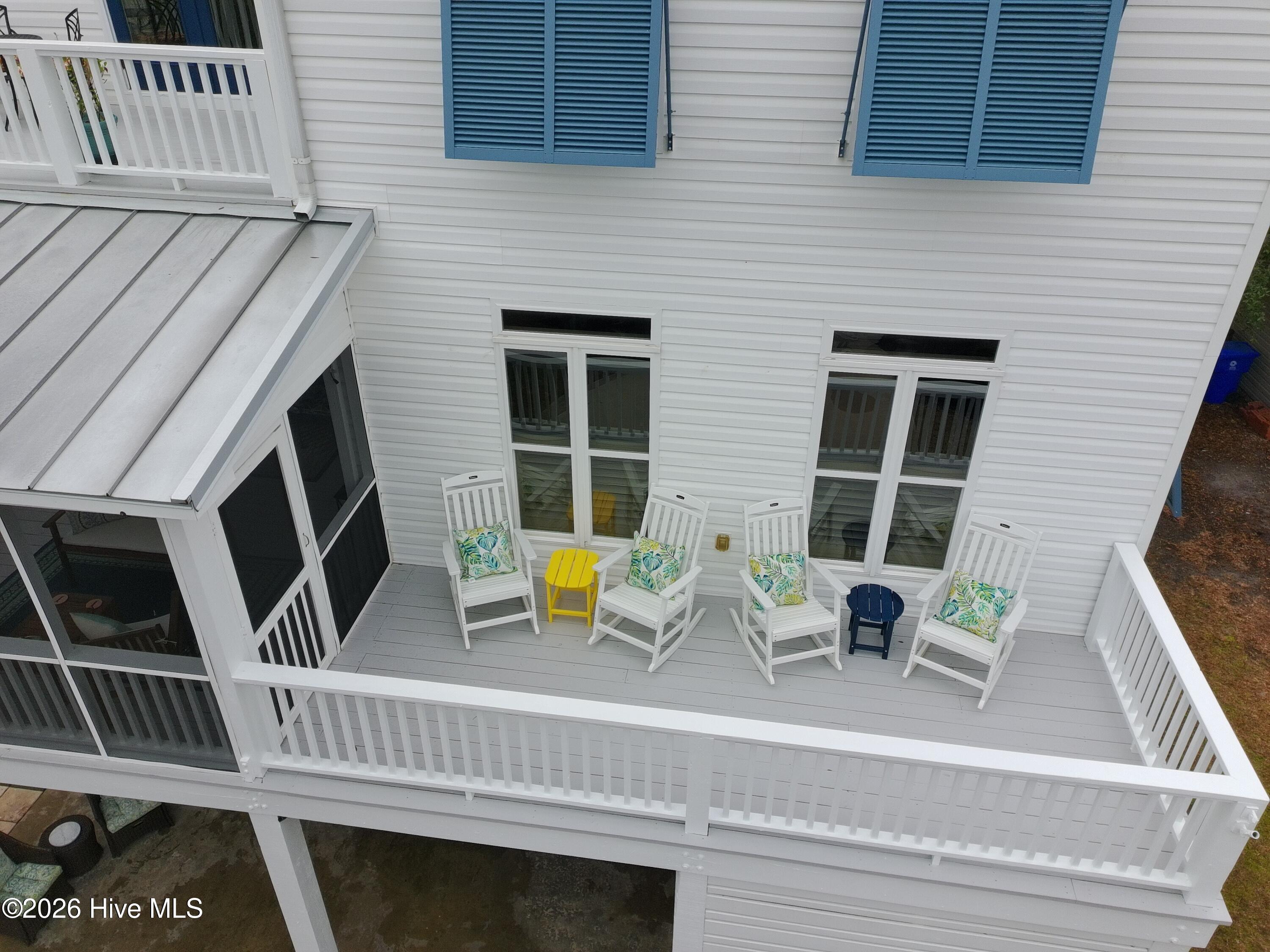 100556182 | Photo 30