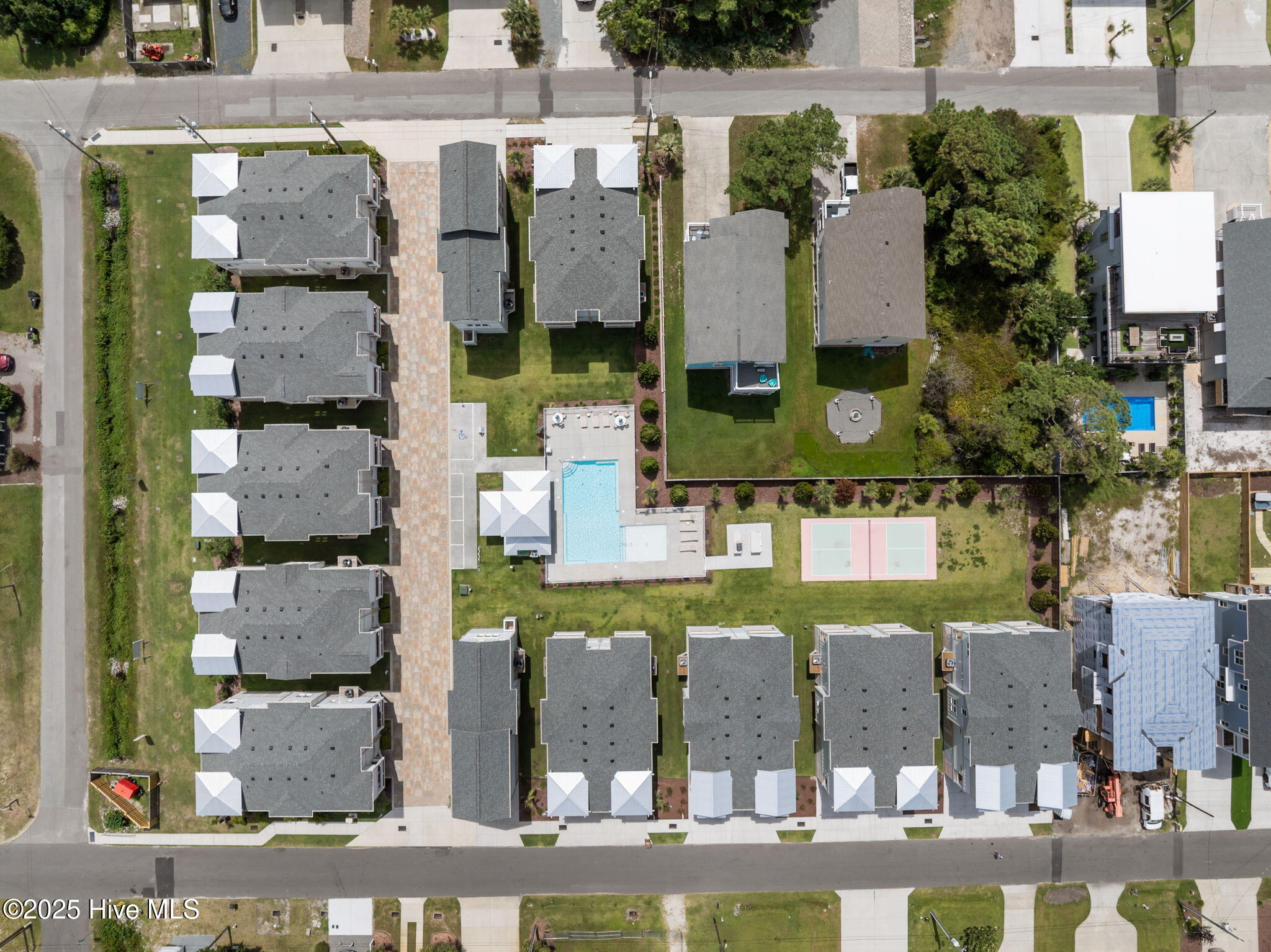 100537880 | Photo 81