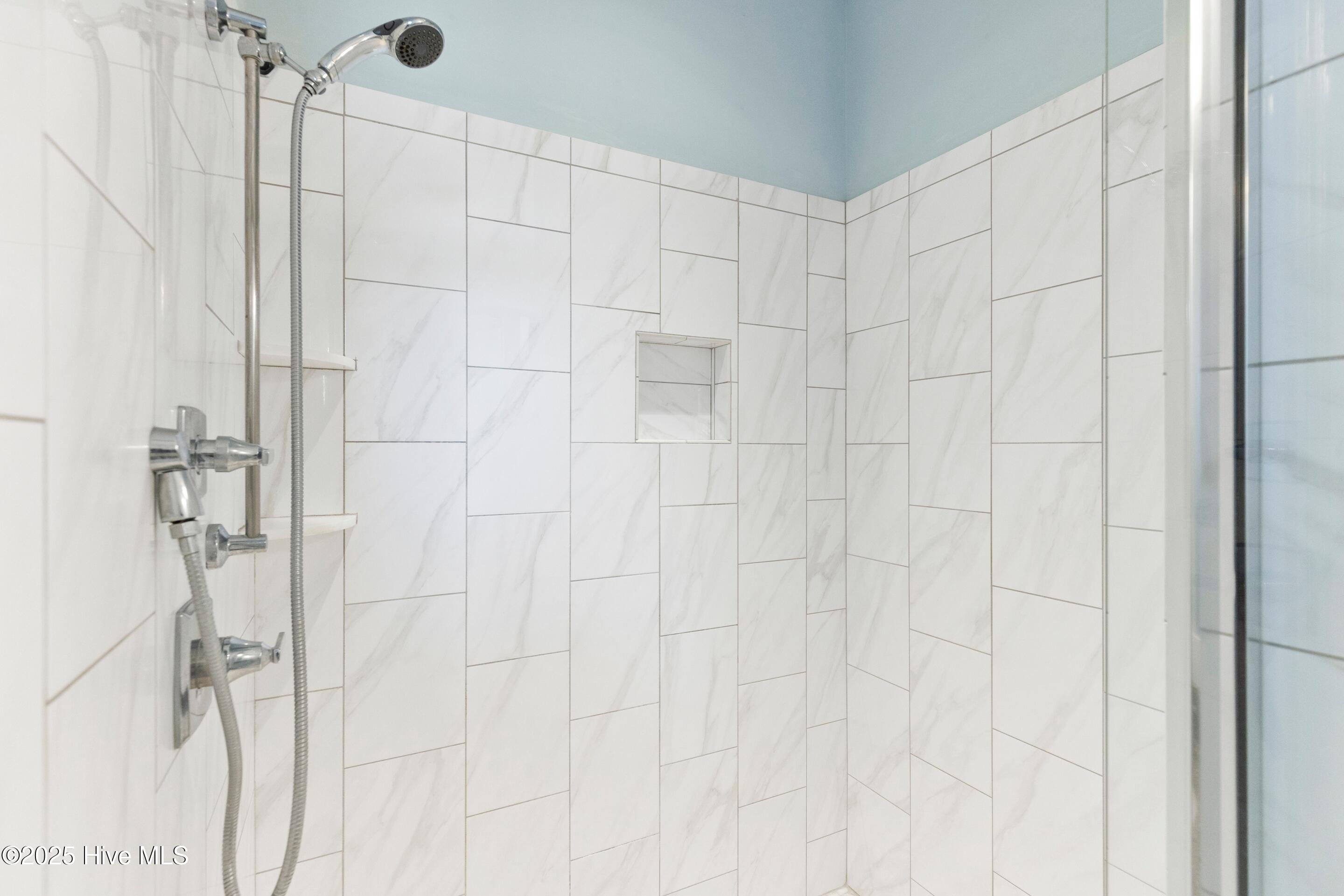 100536198 | Photo 38