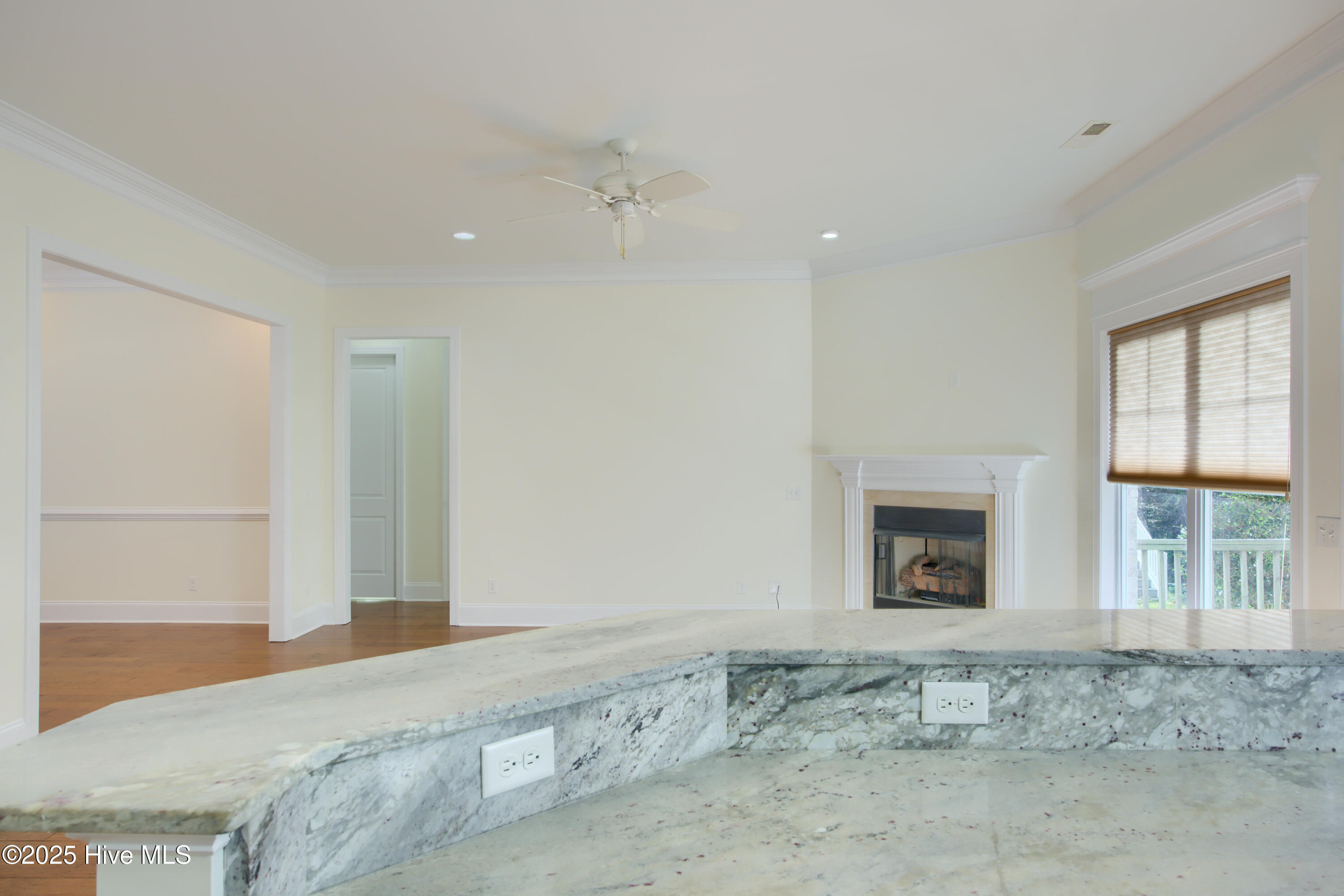 100545720 | Photo 15