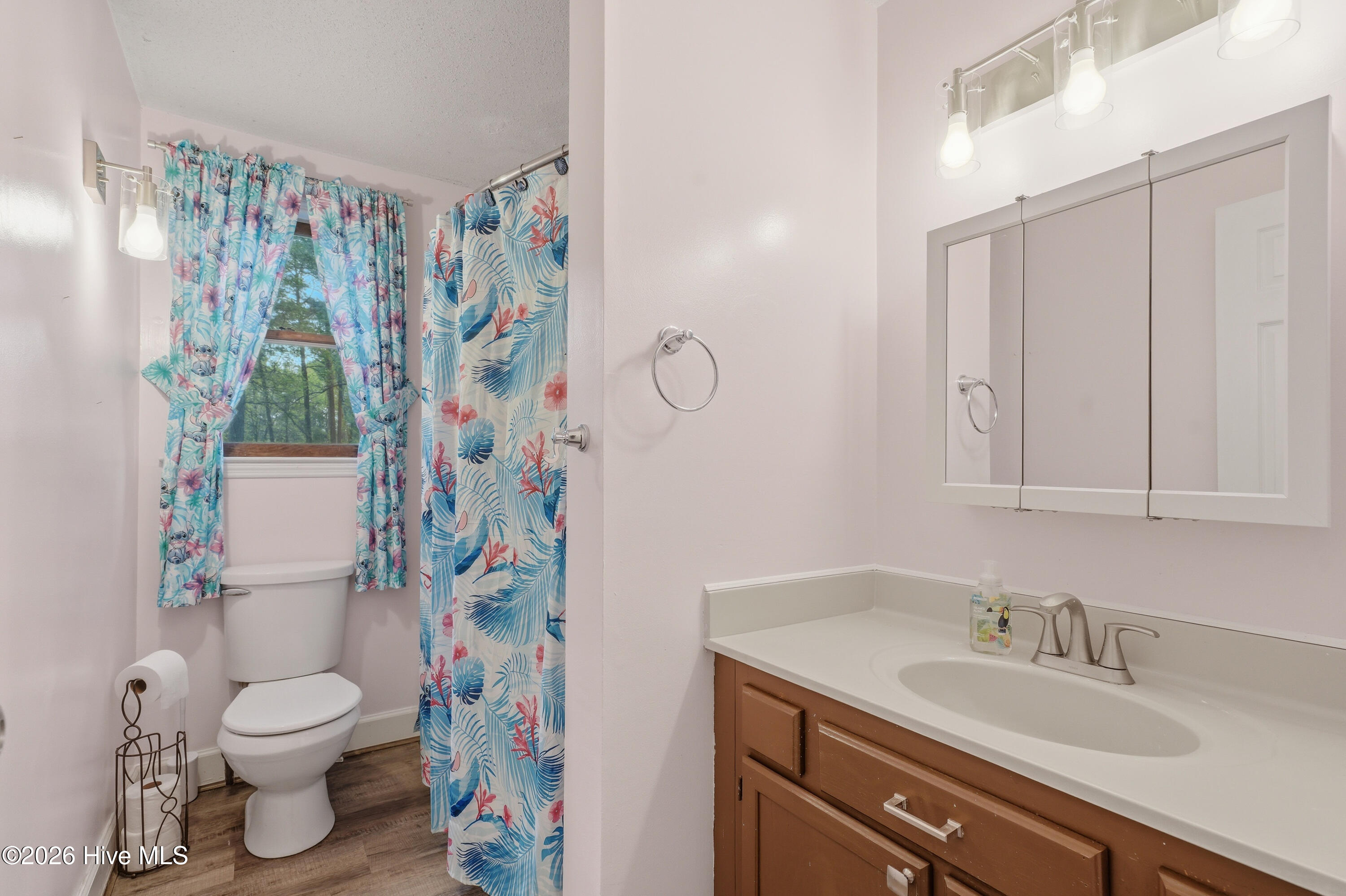 100566654 | Photo 32