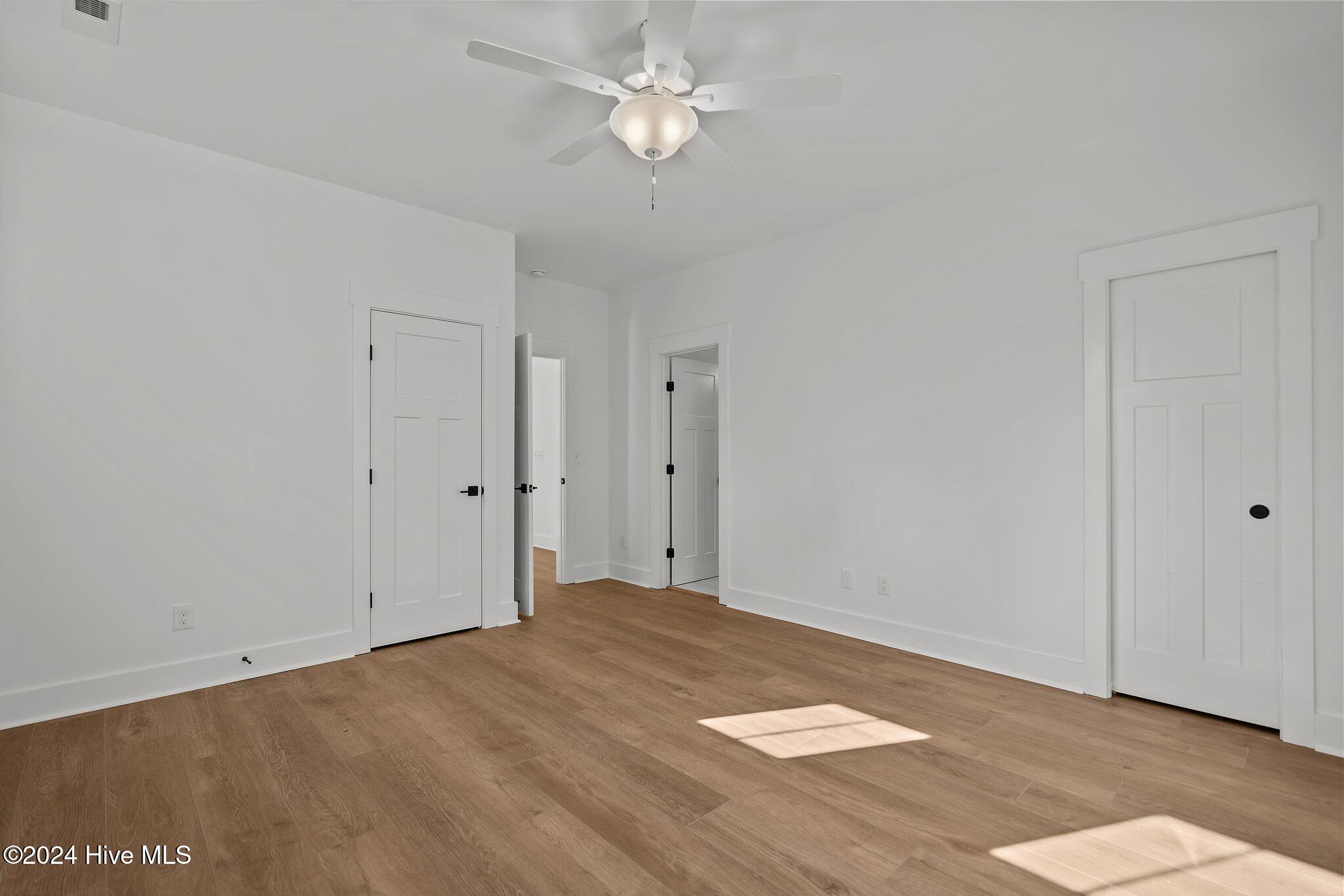 100435133 | Photo 15