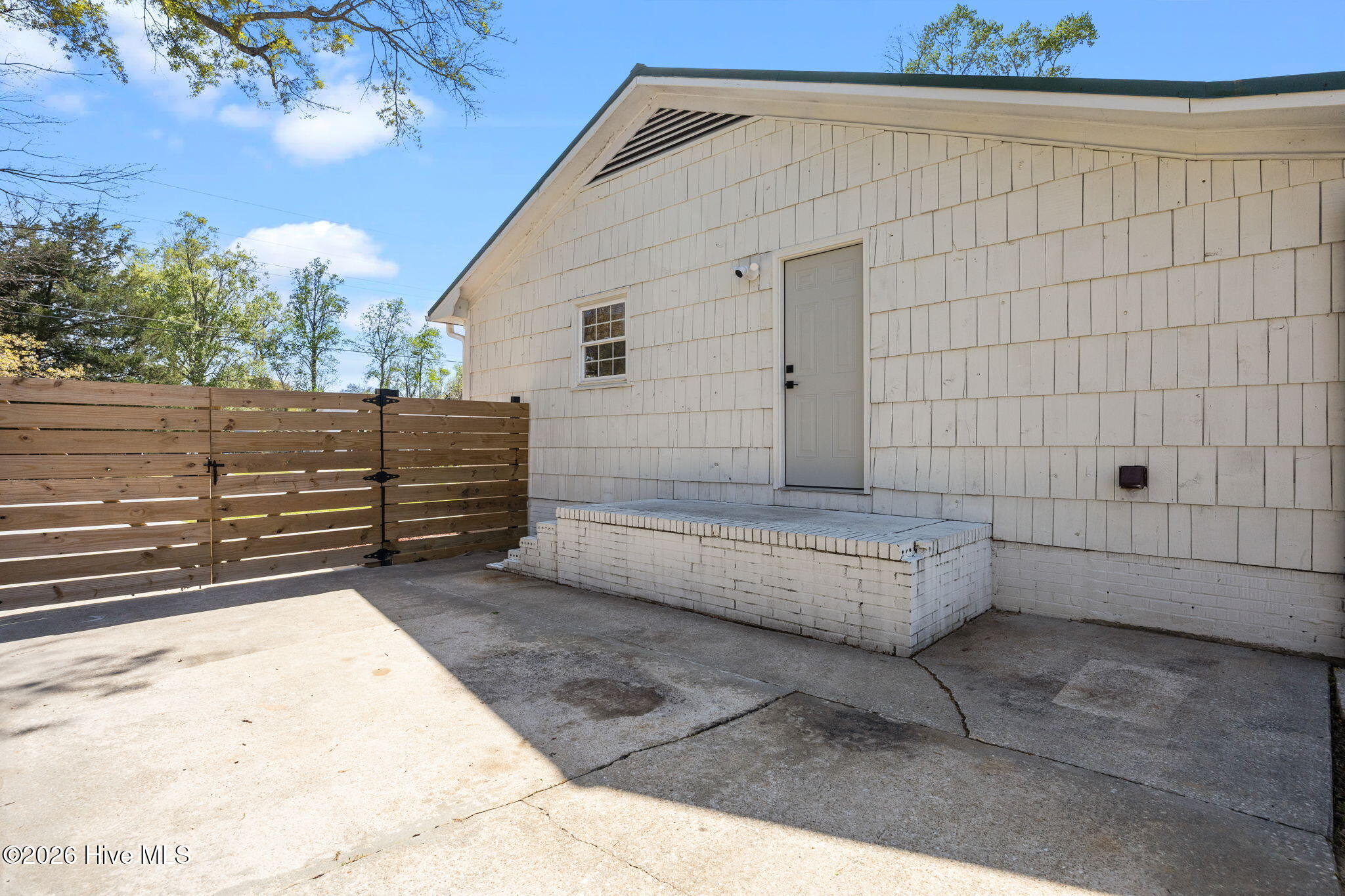 100564380 | Photo 25