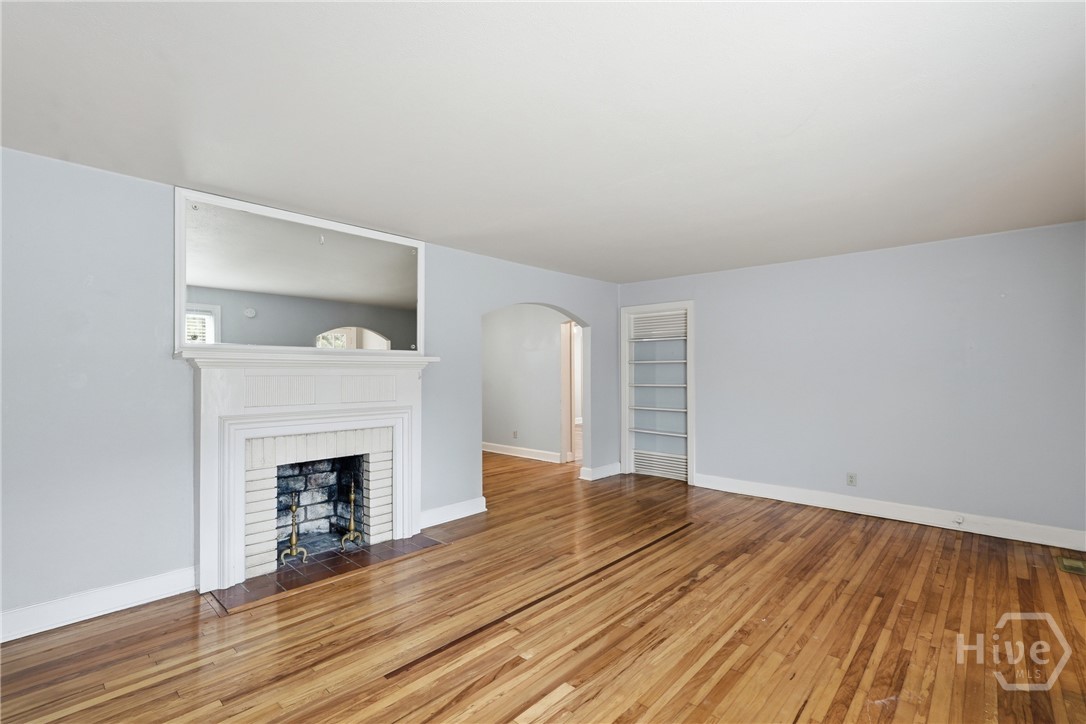 Photo 4 of Single family home for sale at 220 Columbus Dr, Savannah, GA 31405 | MLS# SA356628 | Listing updated on 2026-10-09