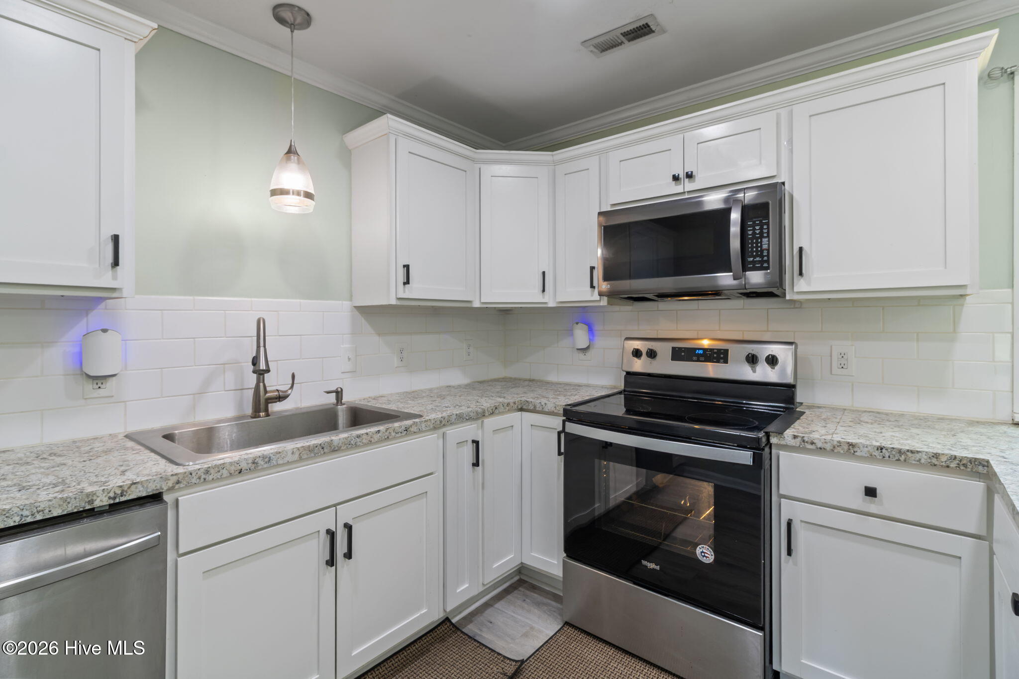 100561456 | Photo 10