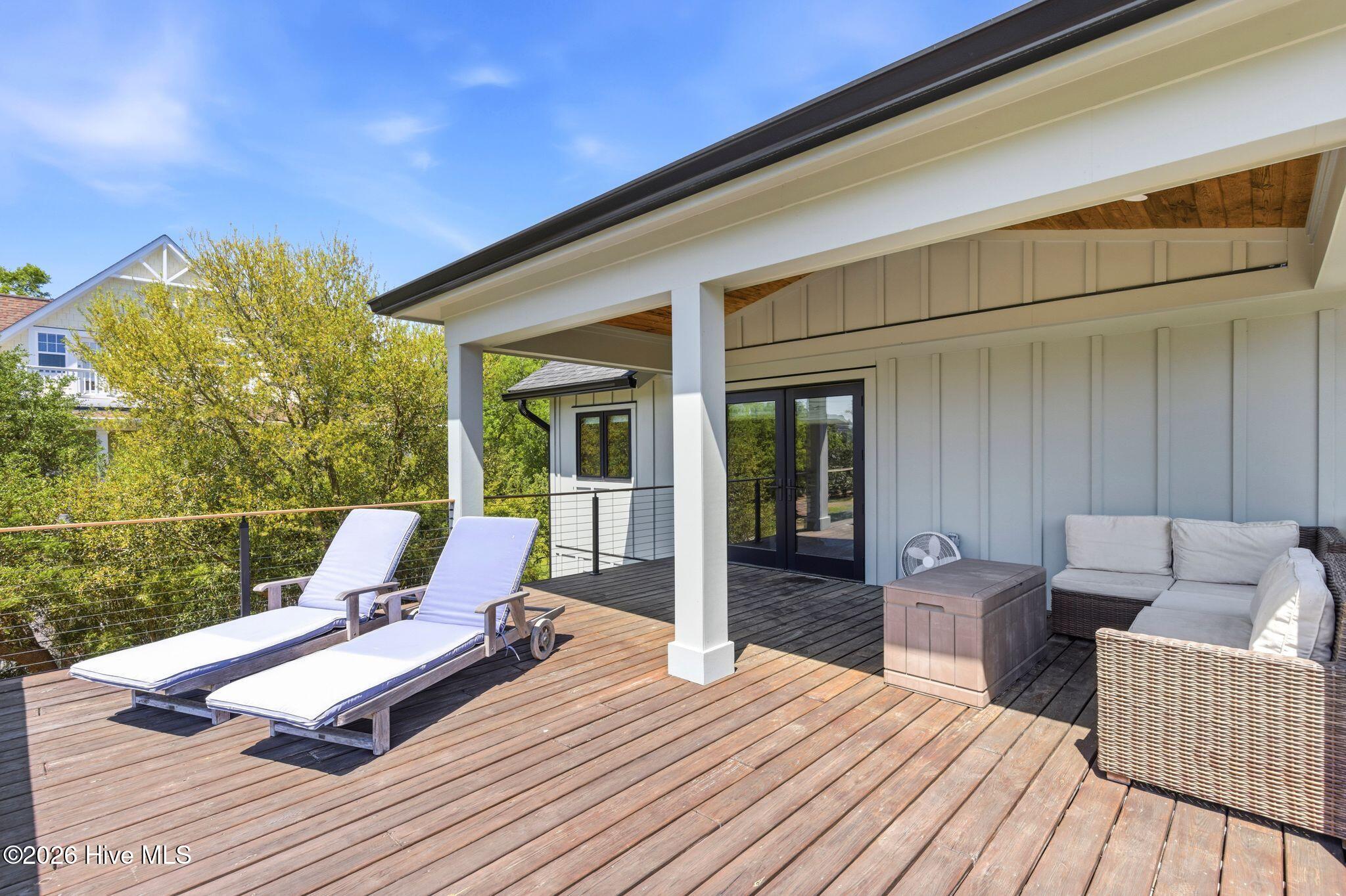 100568012 | Photo 75