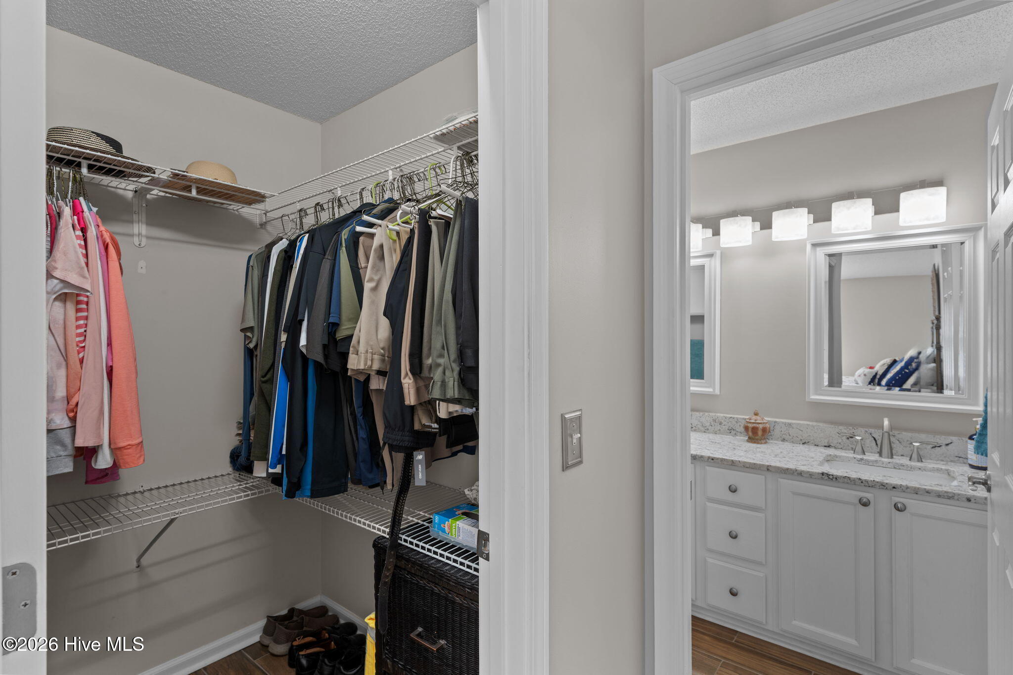 100550707 | Photo 22