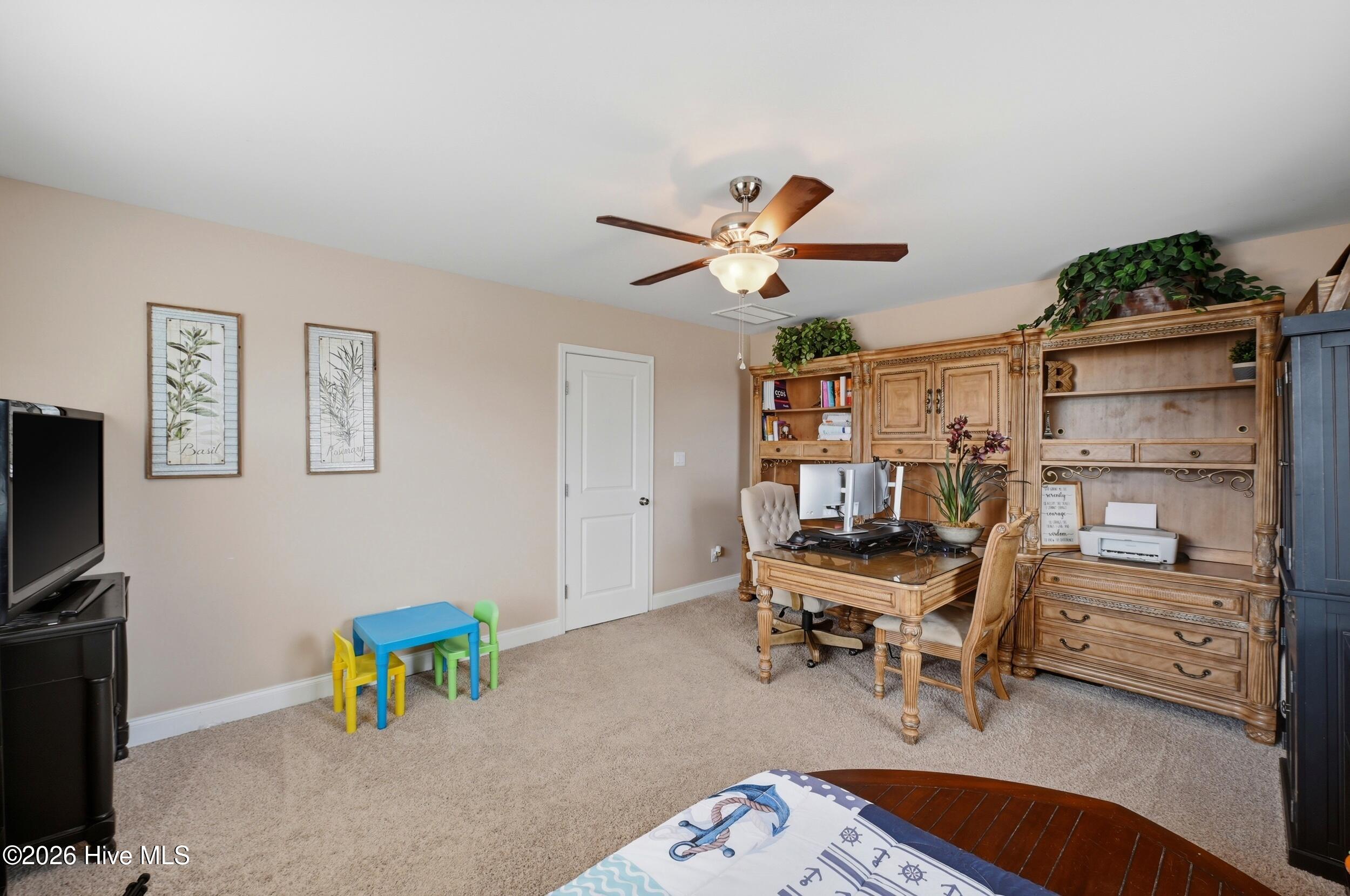 100560210 | Photo 24