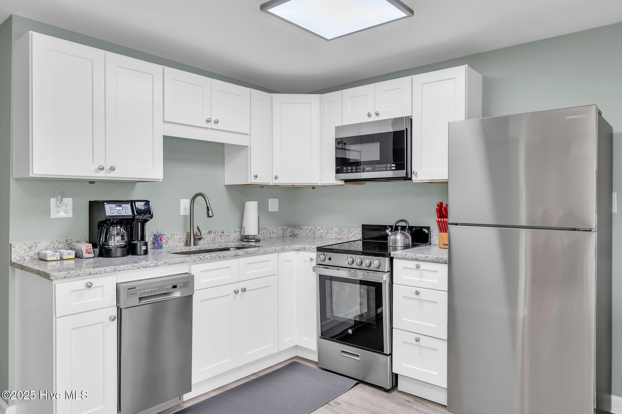 100543531 | Photo 36