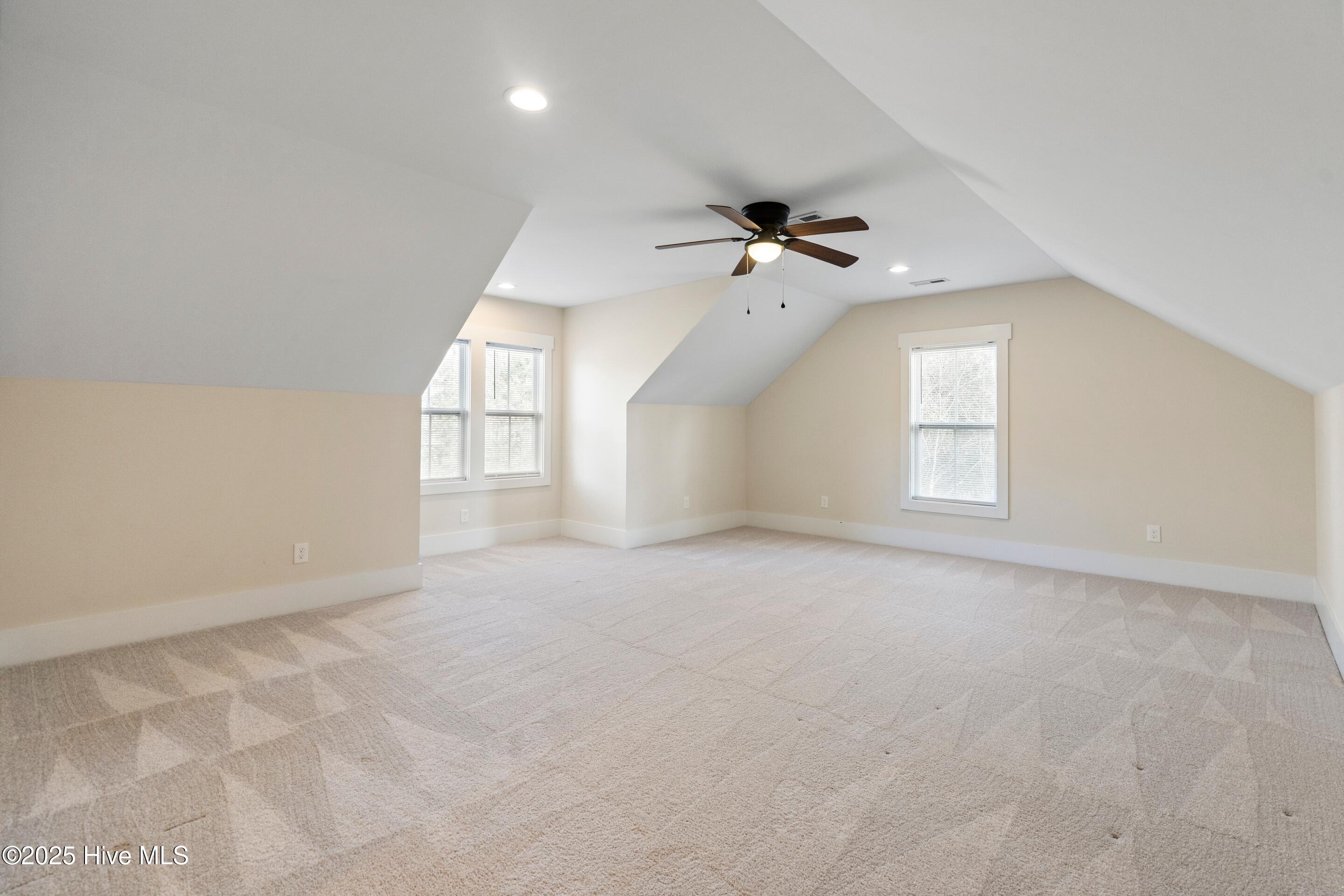 100544817 | Photo 27