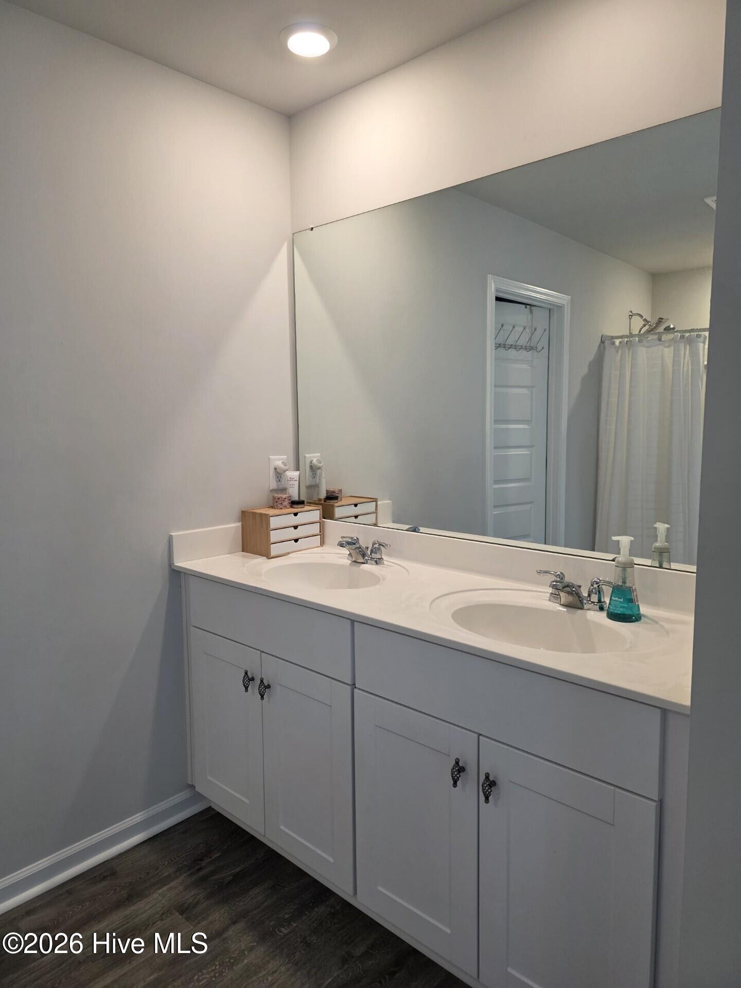 100563359 | Photo 27