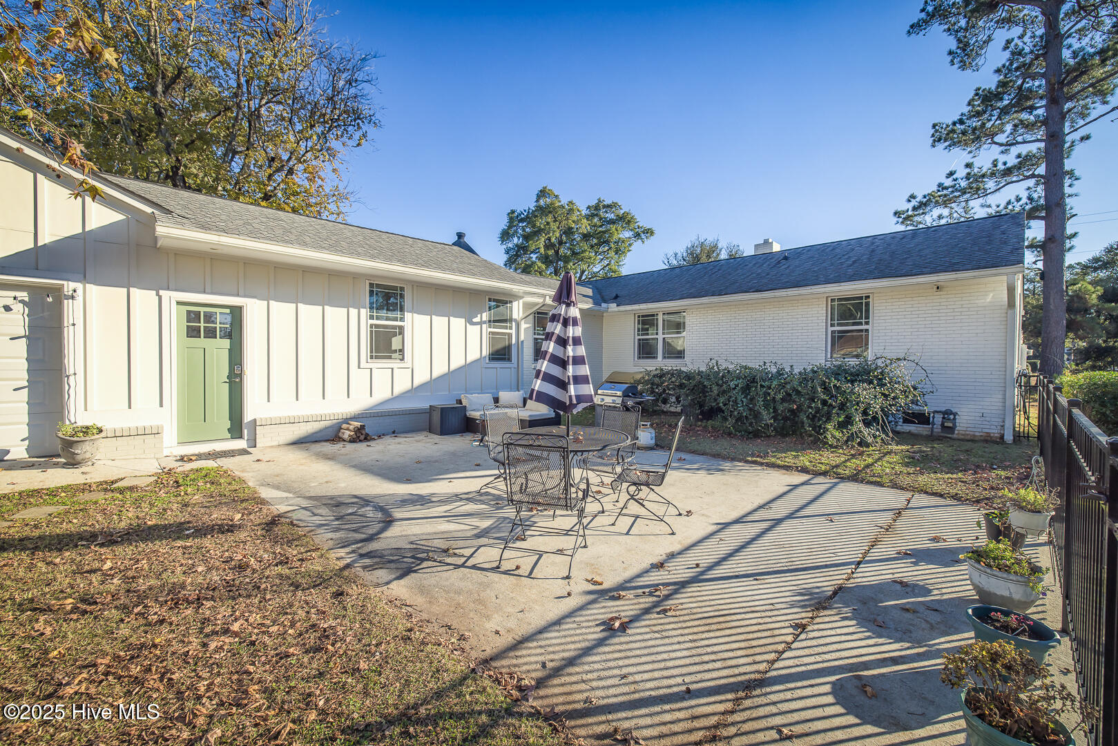 100545205 | Photo 76