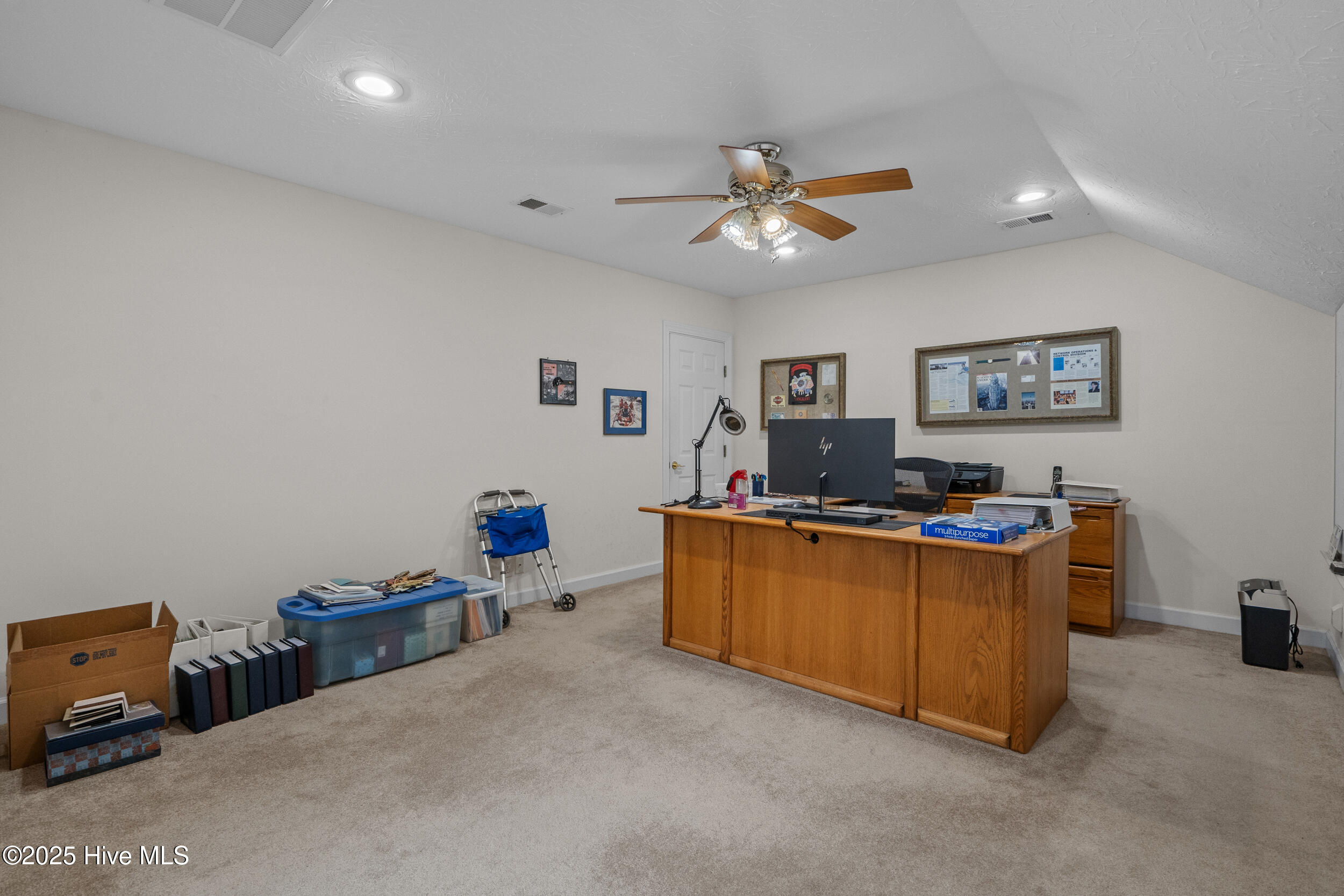 100508973 | Photo 40