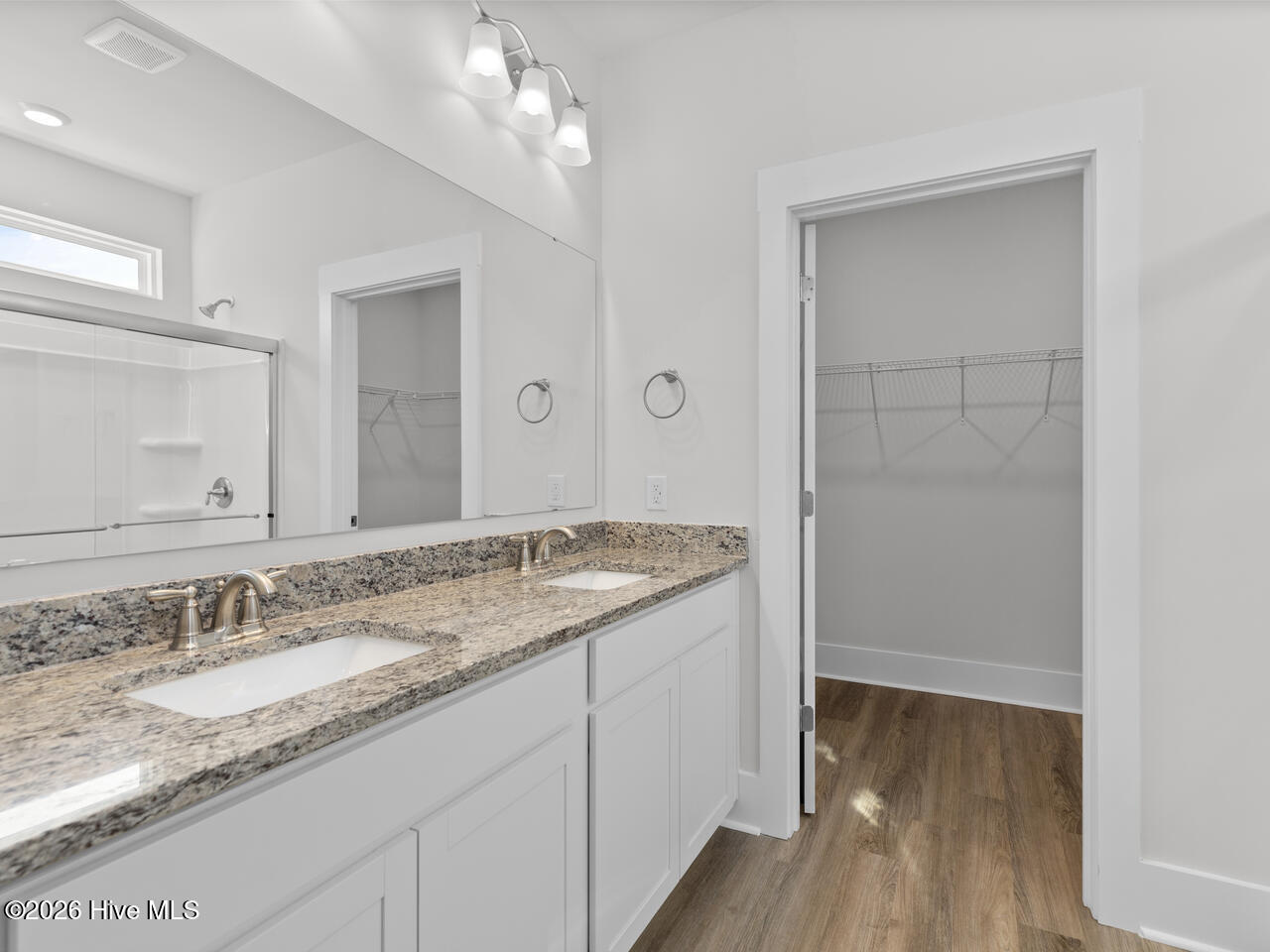 100530535 | Photo 24