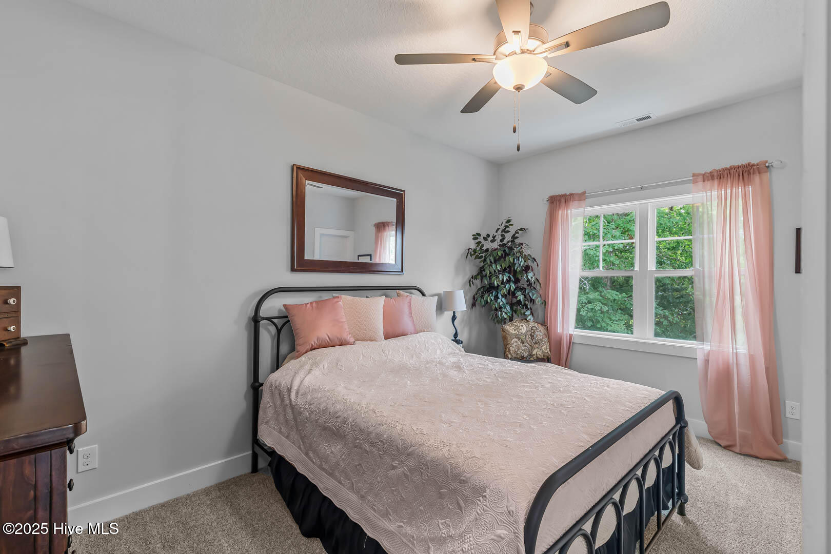 100544097 | Photo 51