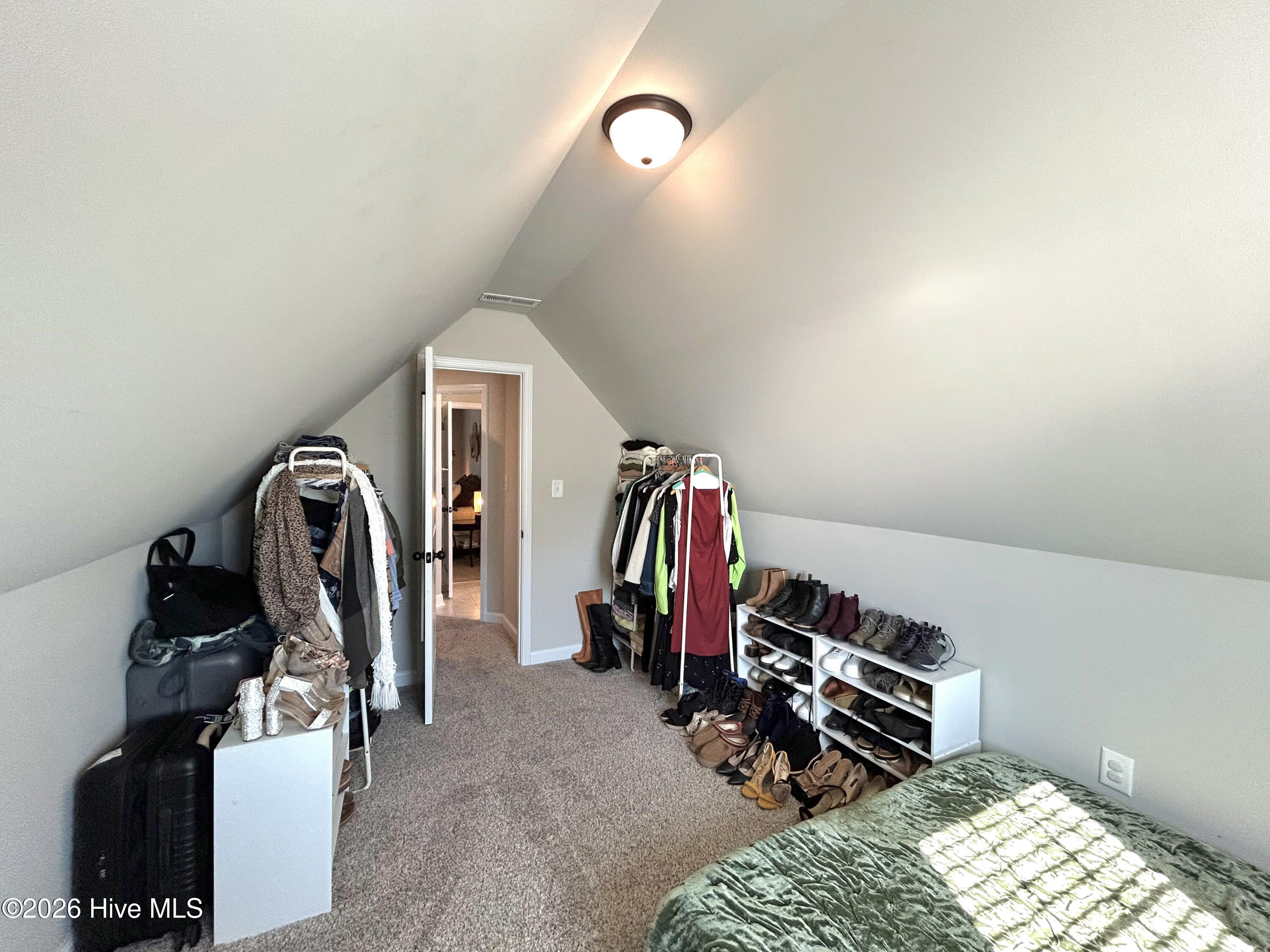 100557400 | Photo 44