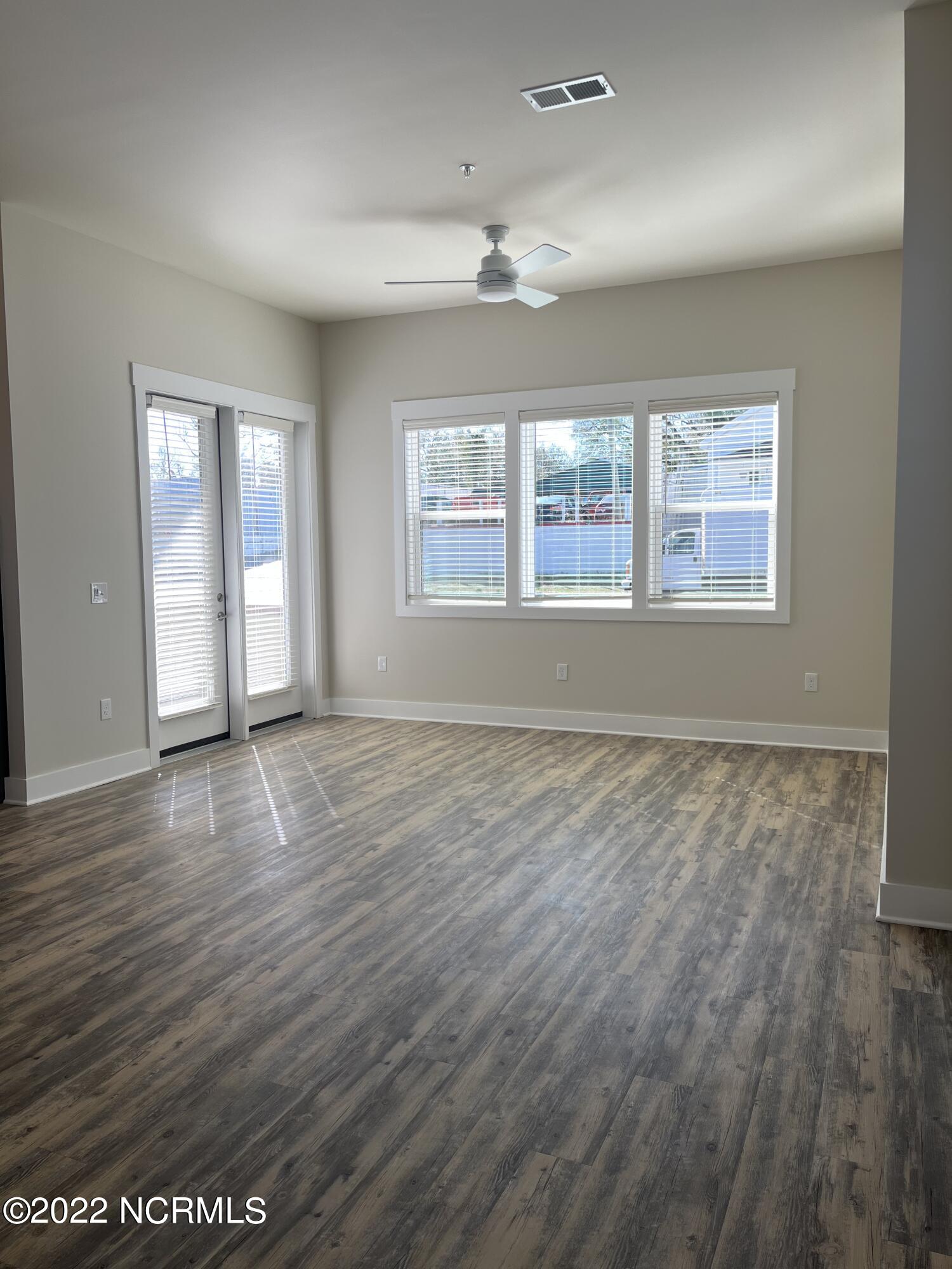 100562446 | Photo 11