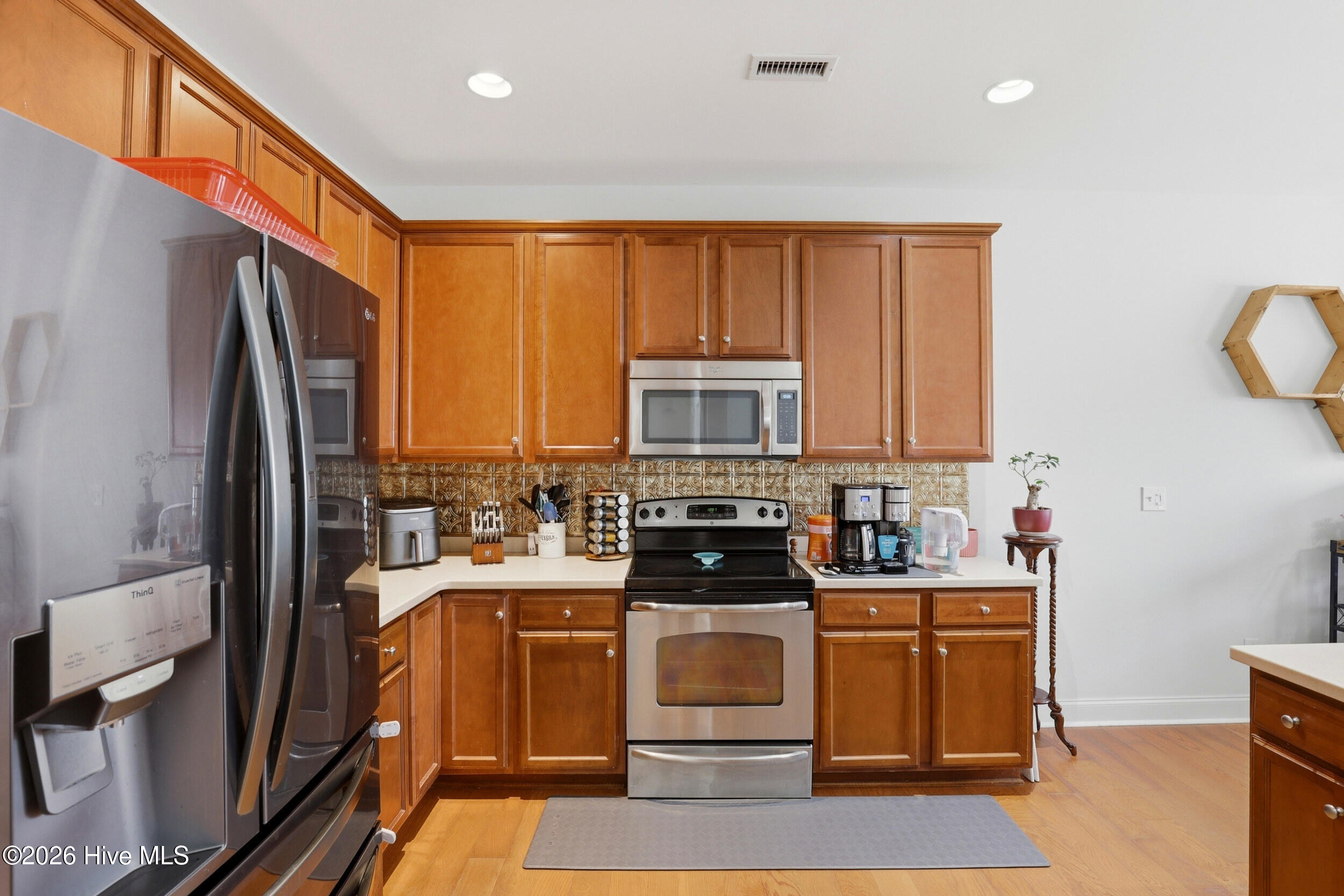 100557716 | Photo 11