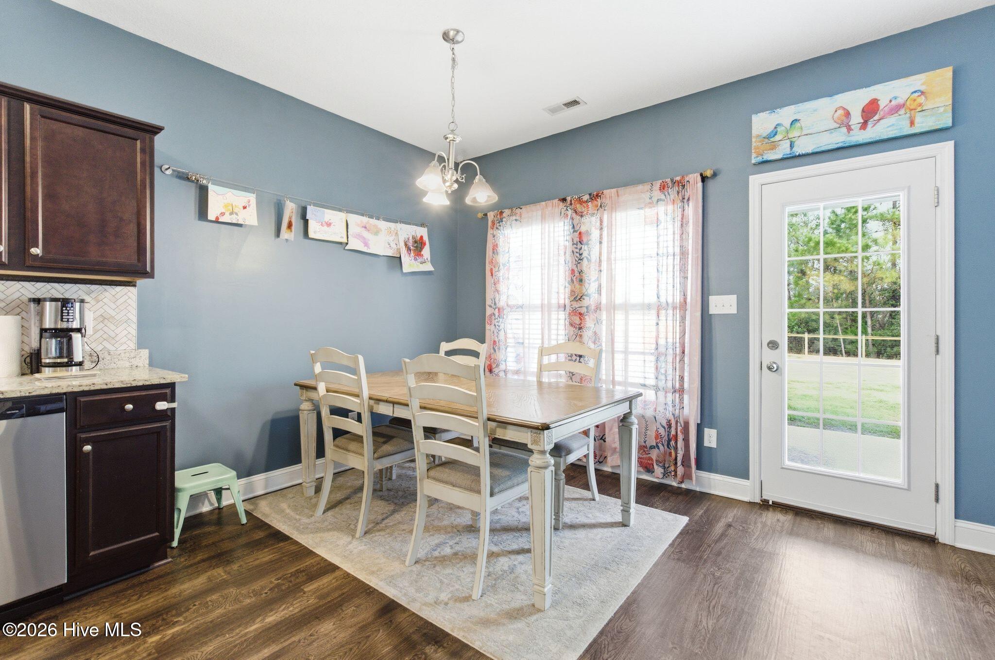 100558207 | Photo 11