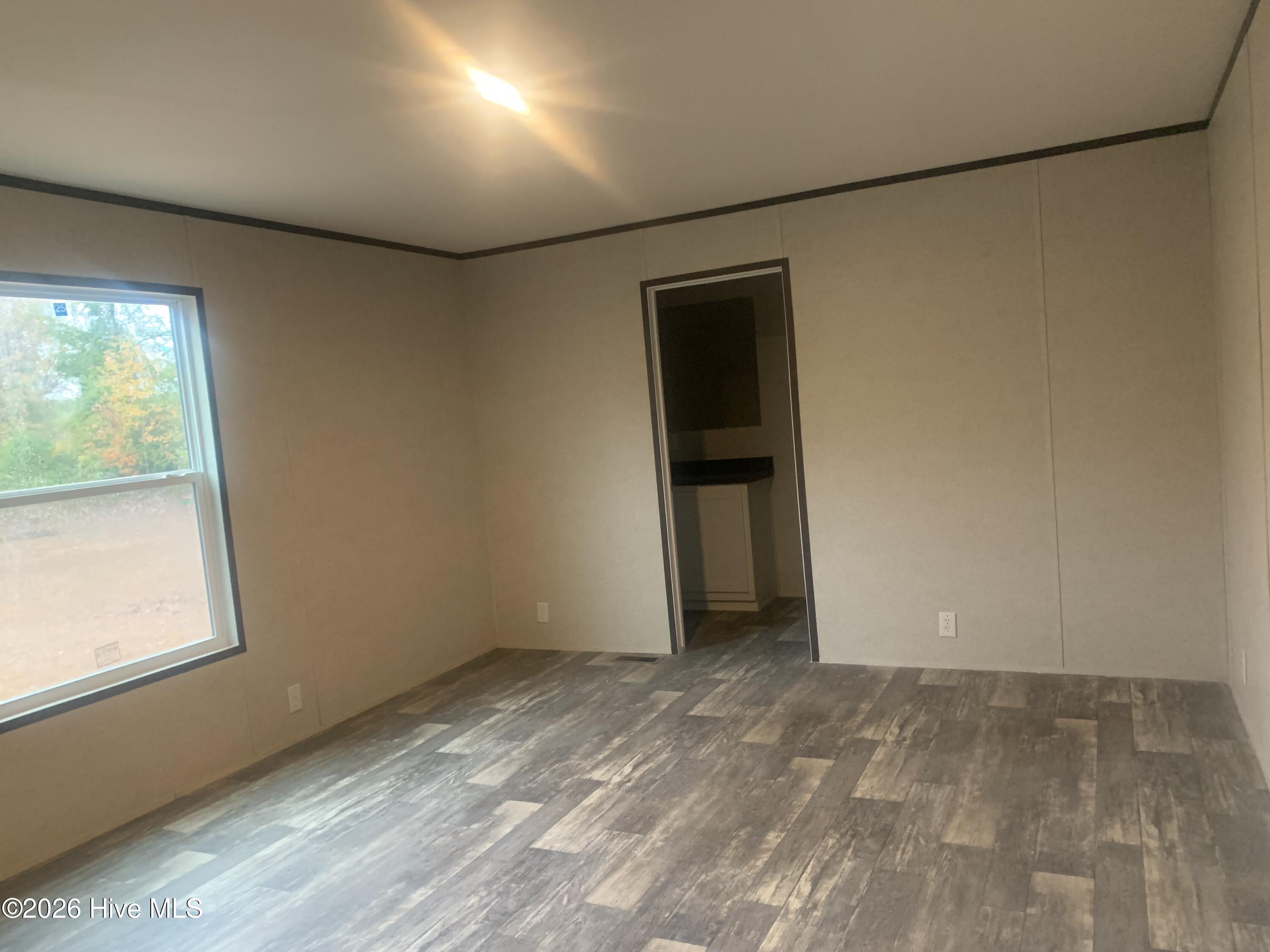 100563137 | Photo 14