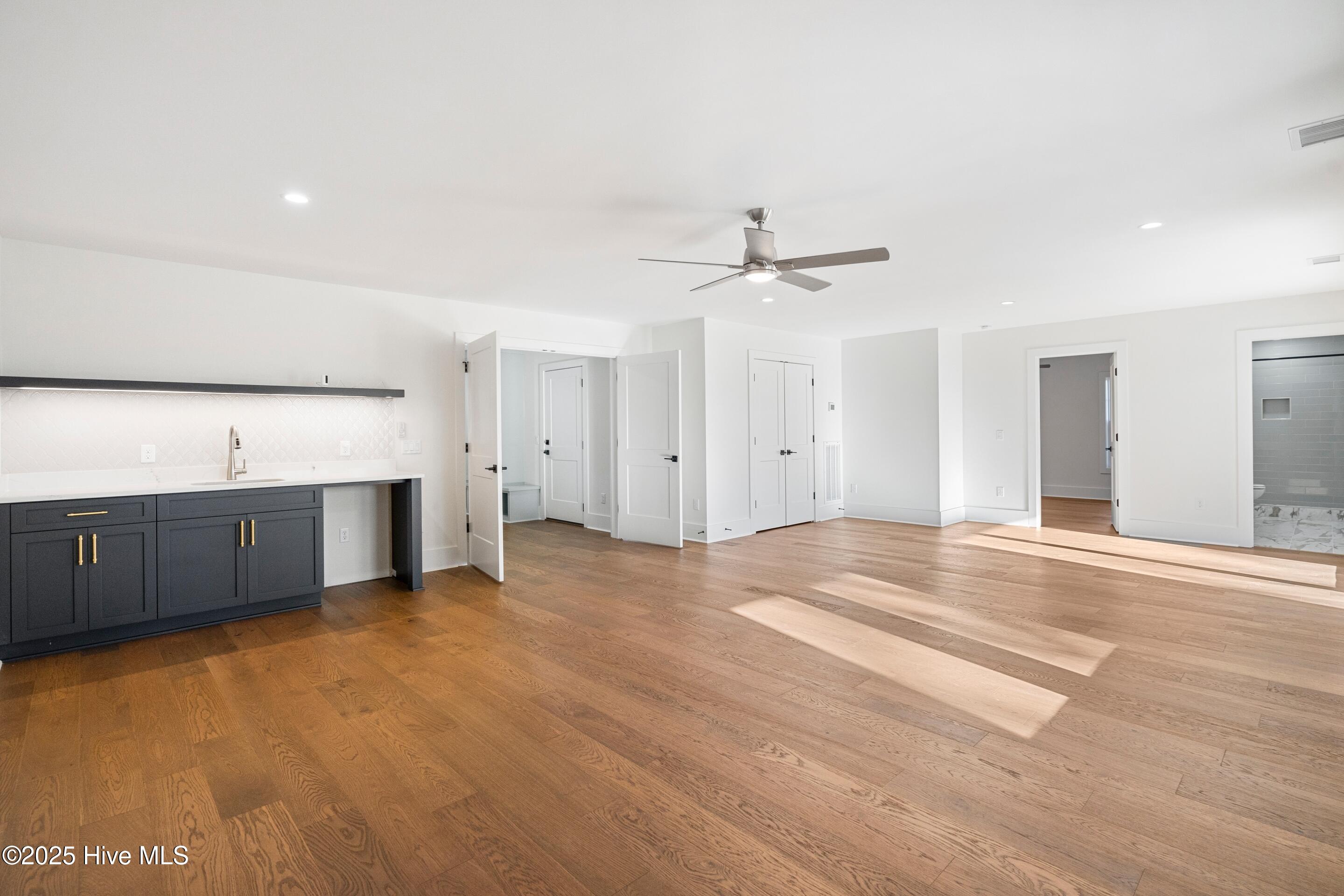 100545730 | Photo 95