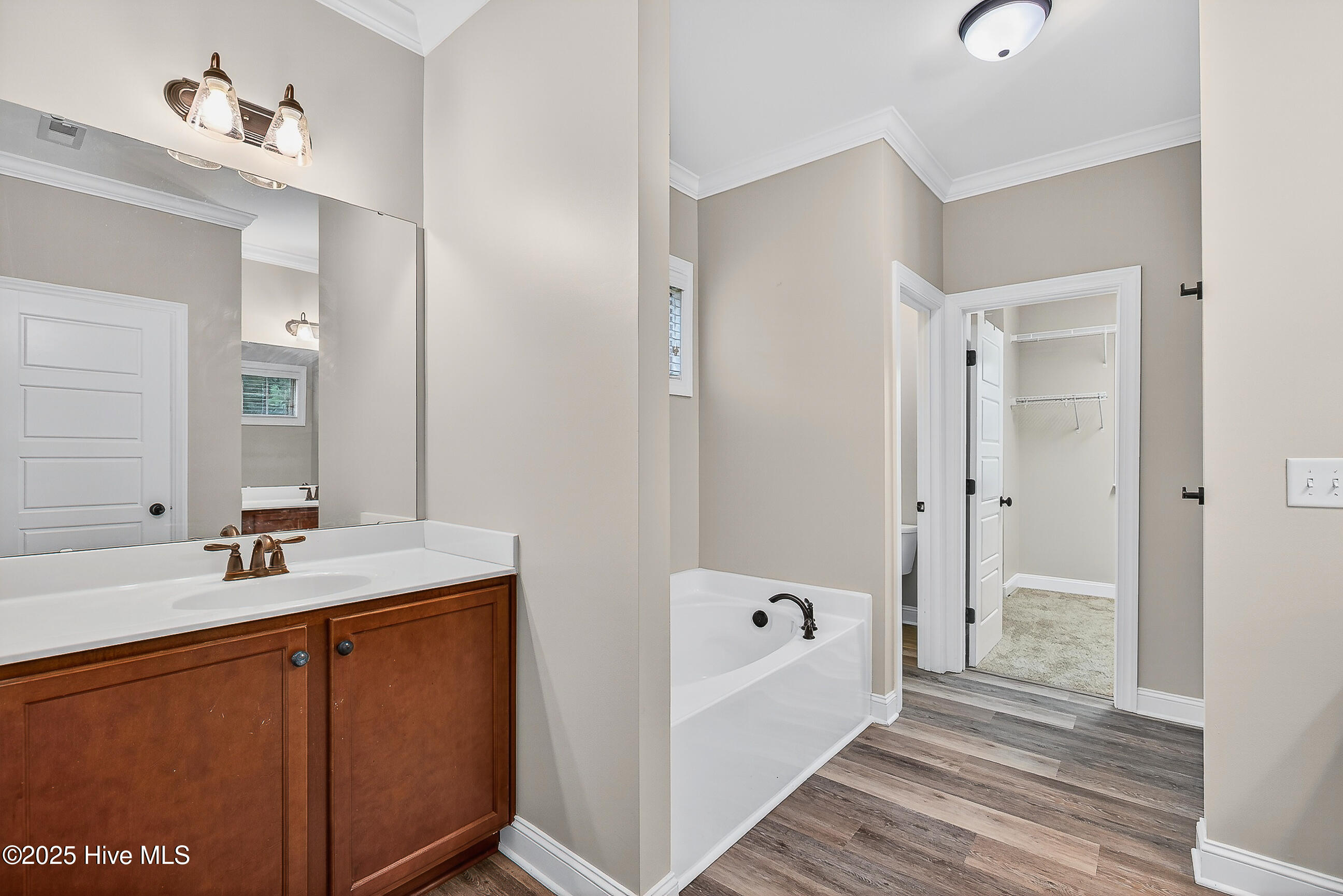 100534677 | Photo 31