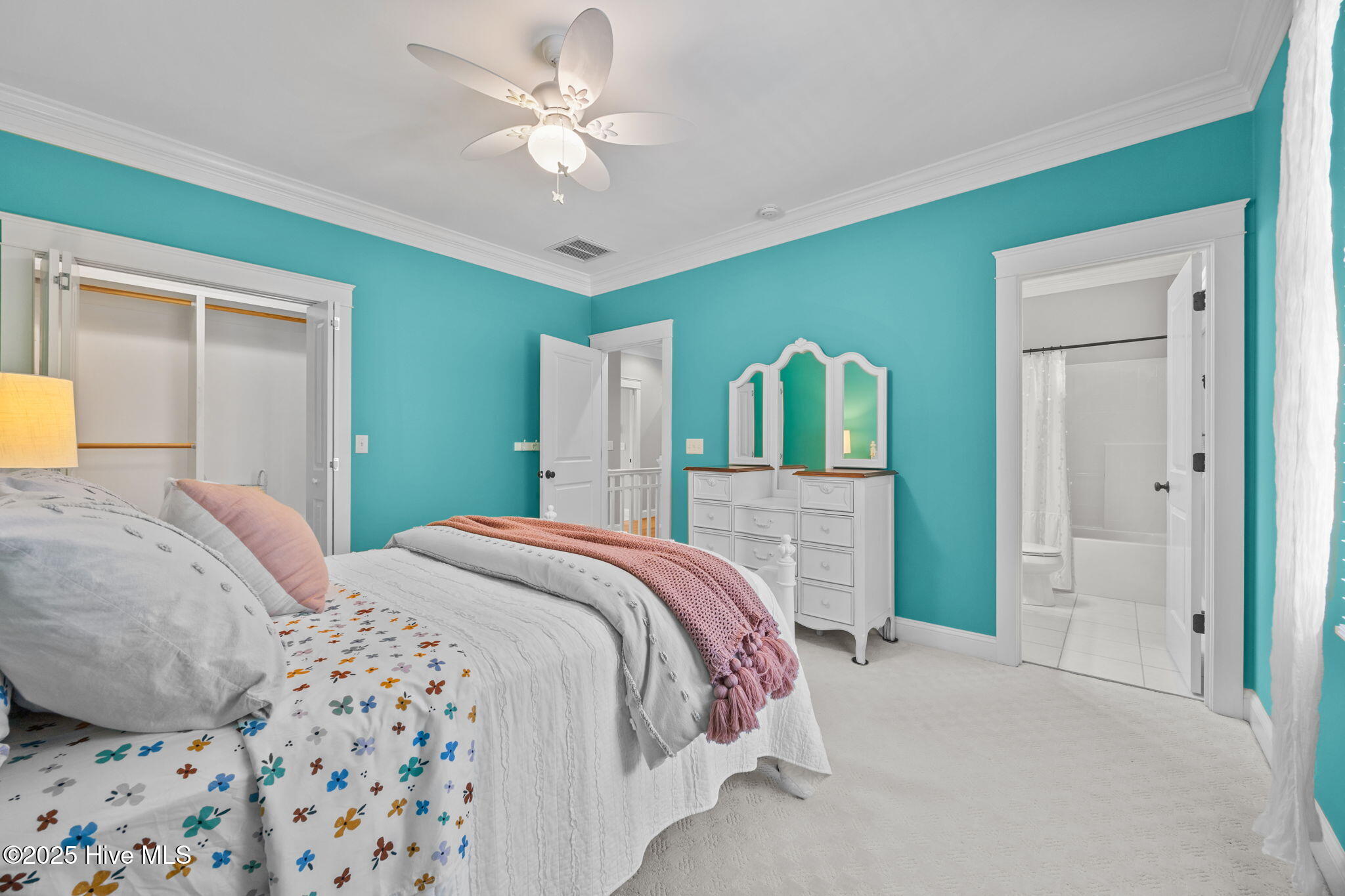 100518834 | Photo 42