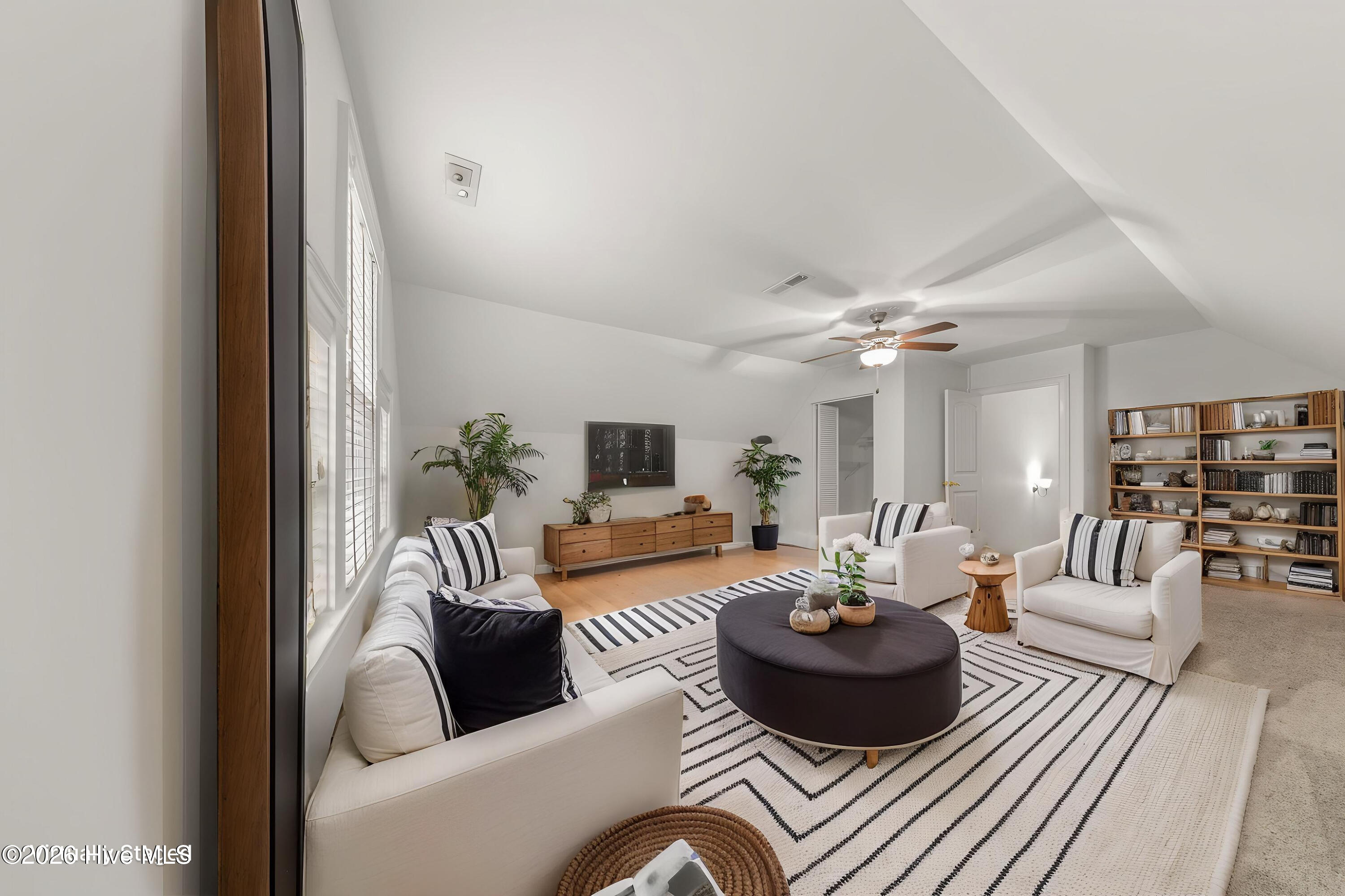 100554356 | Photo 55