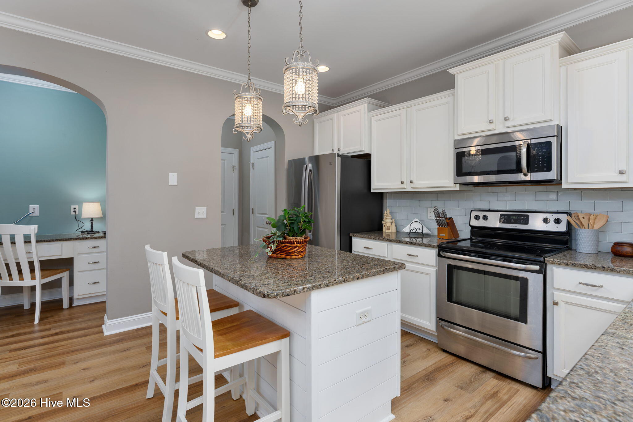 100550807 | Photo 15