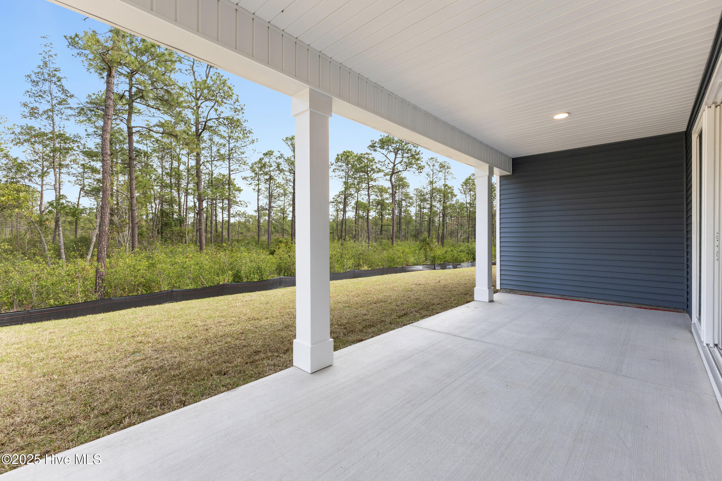 100562718 | Photo 28