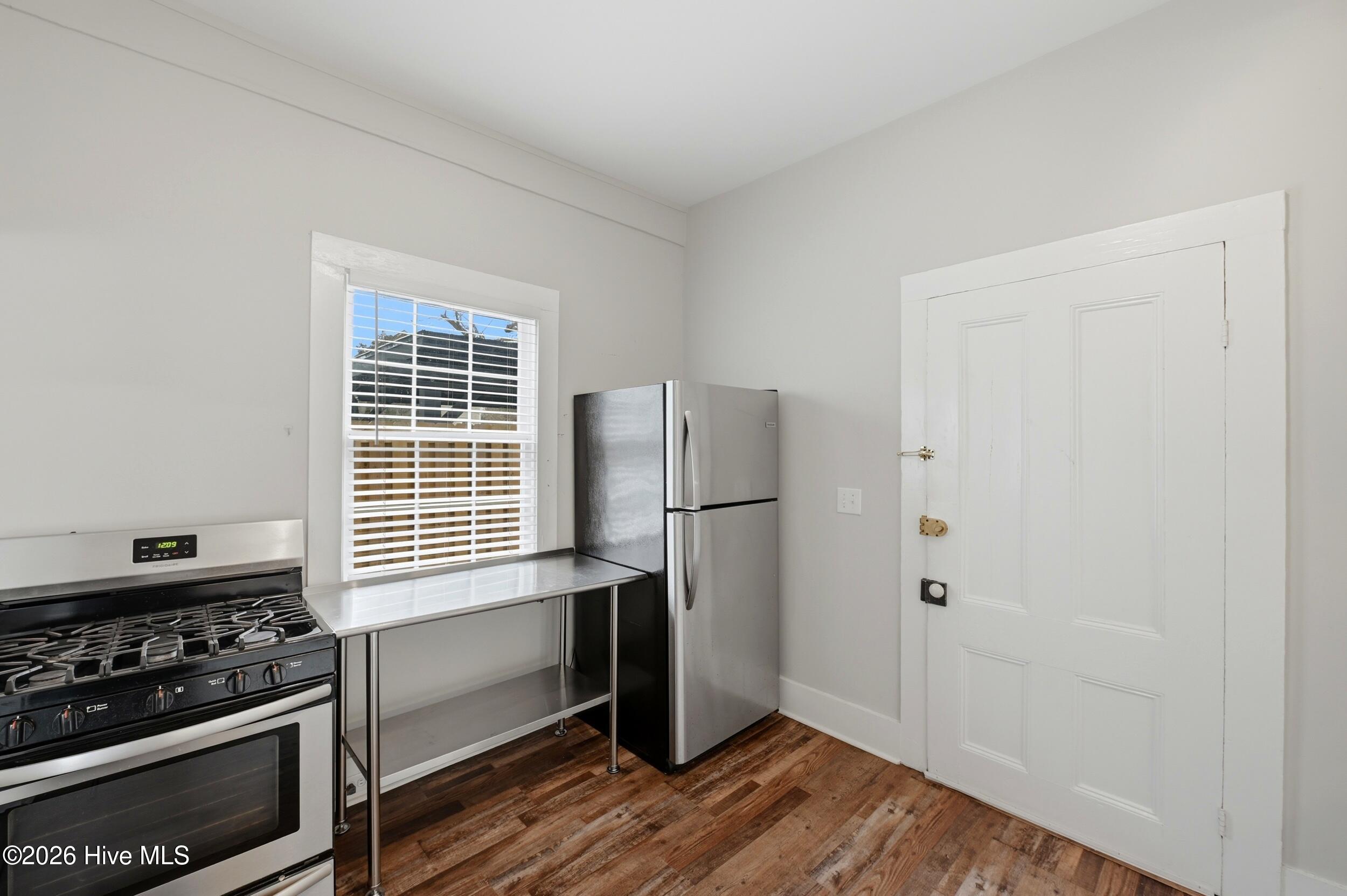 100560571 | Photo 12