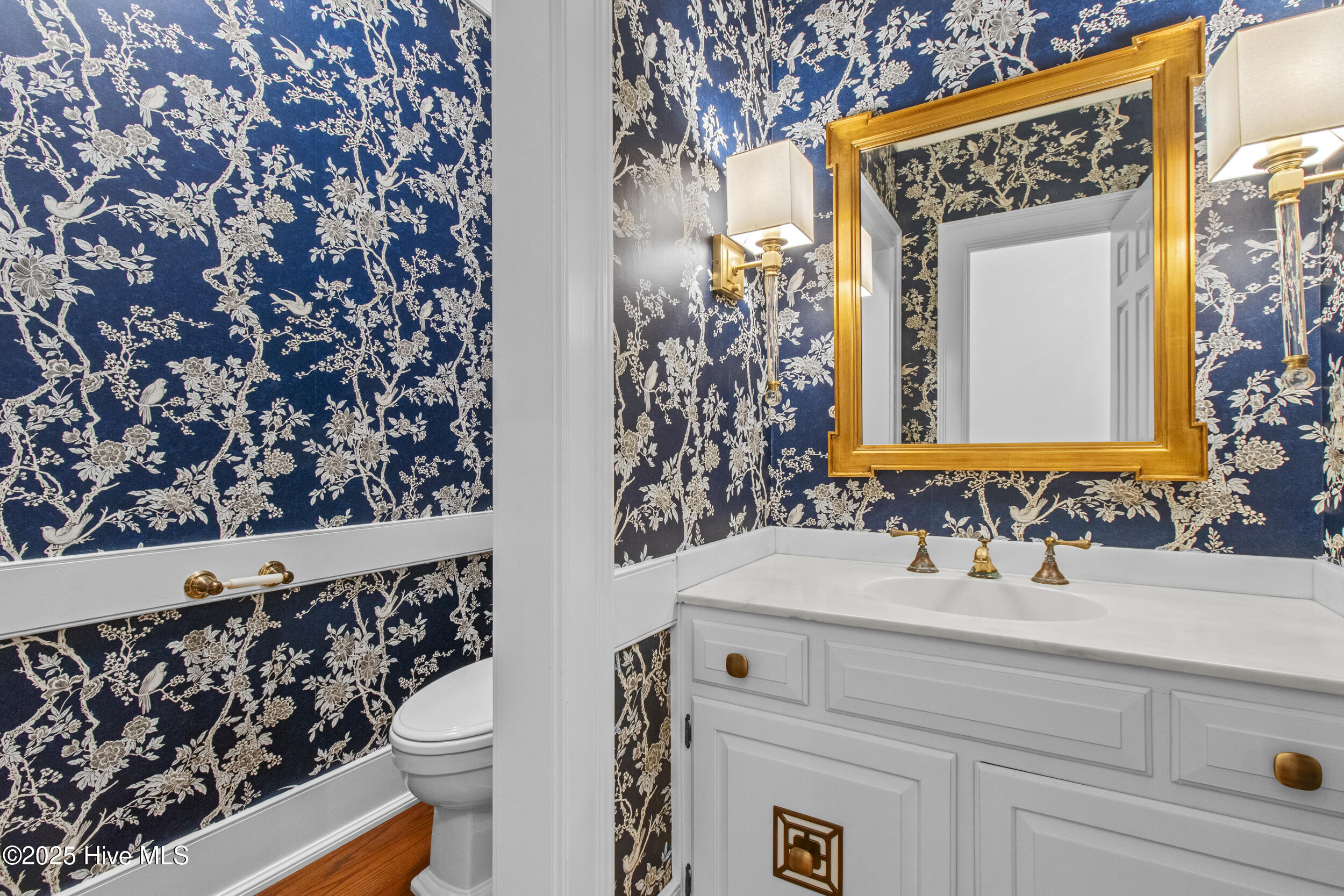 100537664 | Photo 32