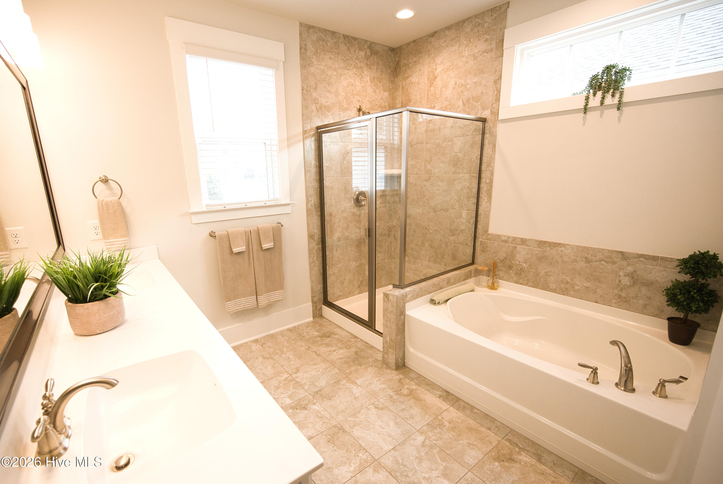 100551337 | Photo 44