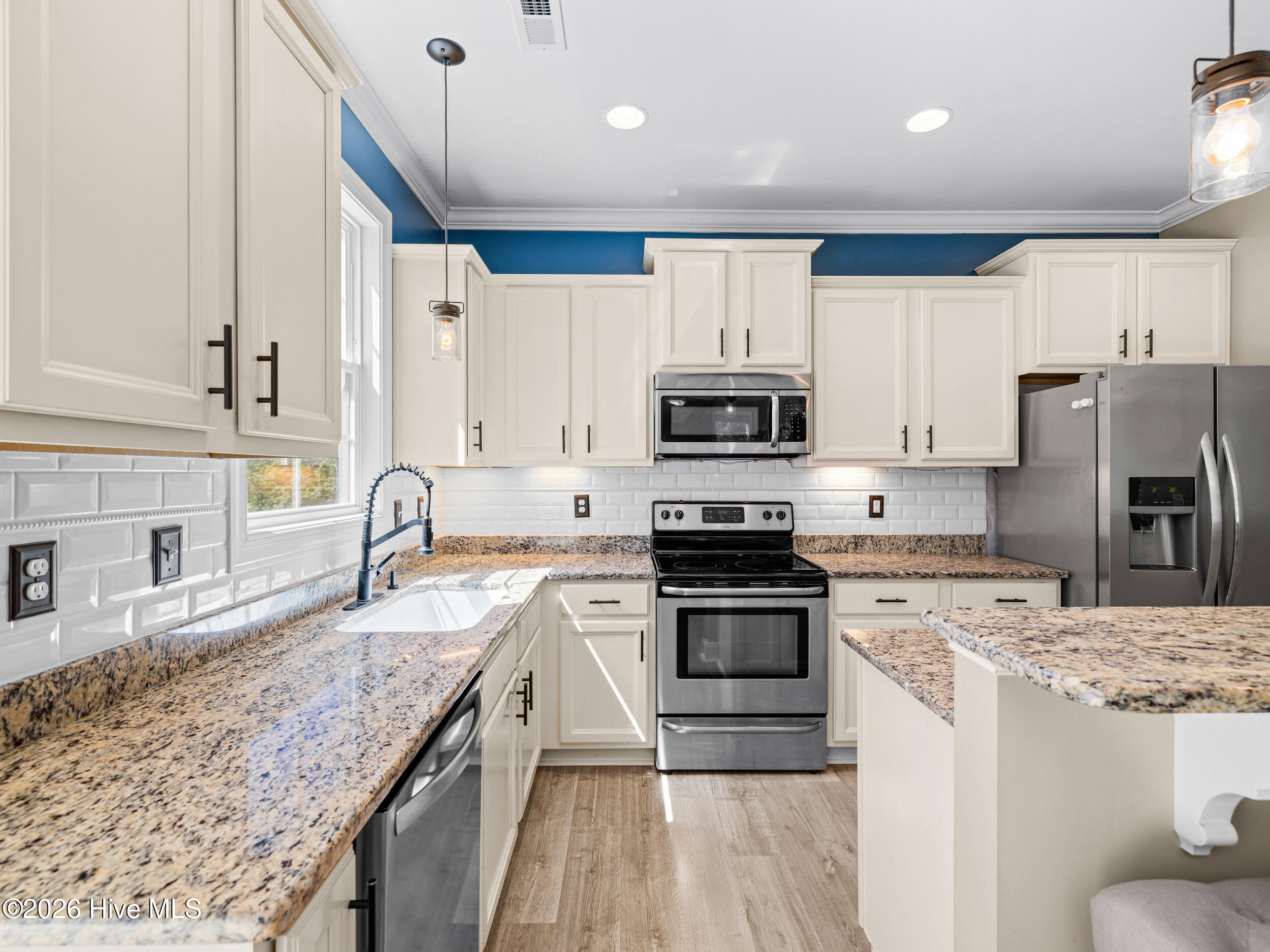 100566633 | Photo 31