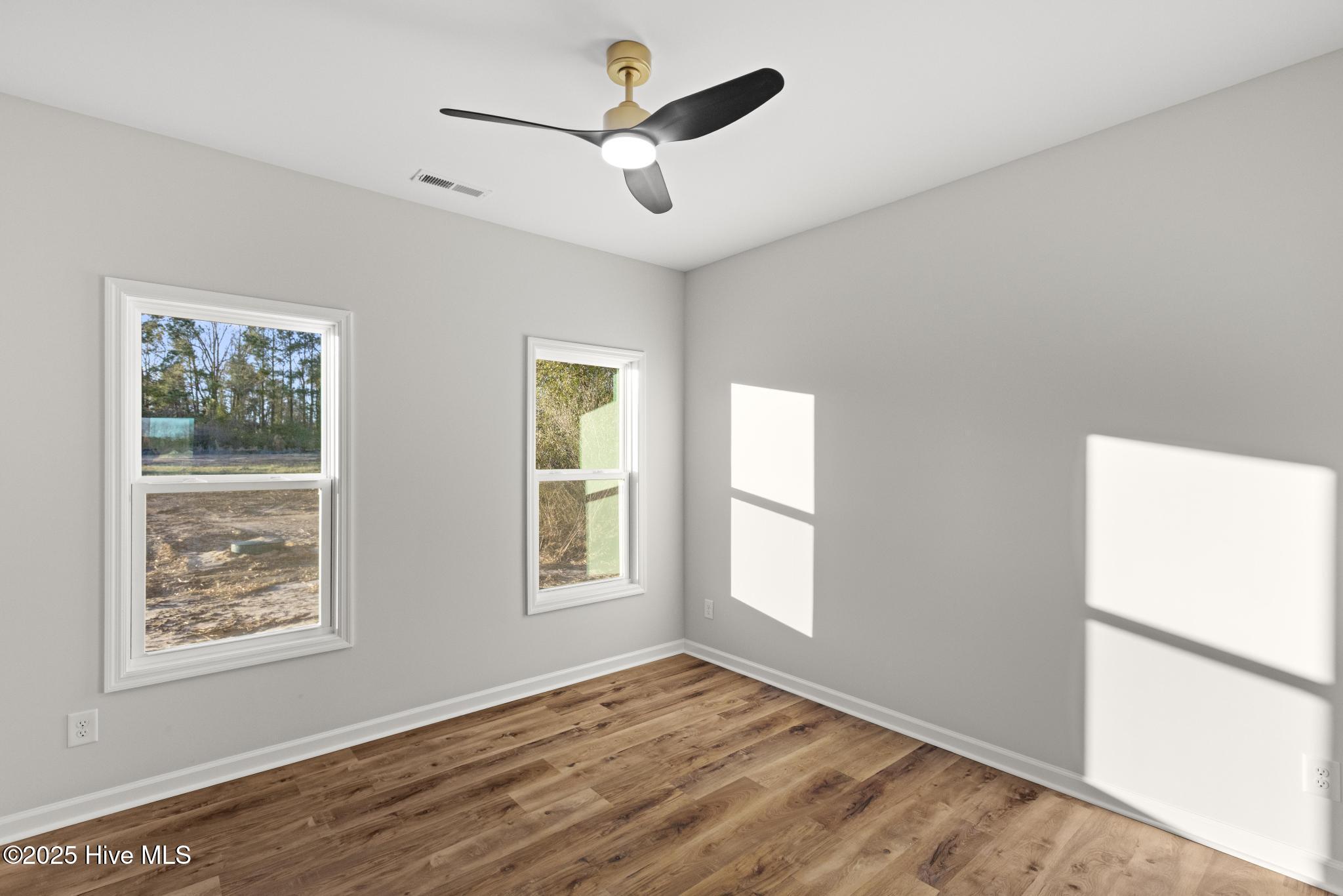 100557317 | Photo 32