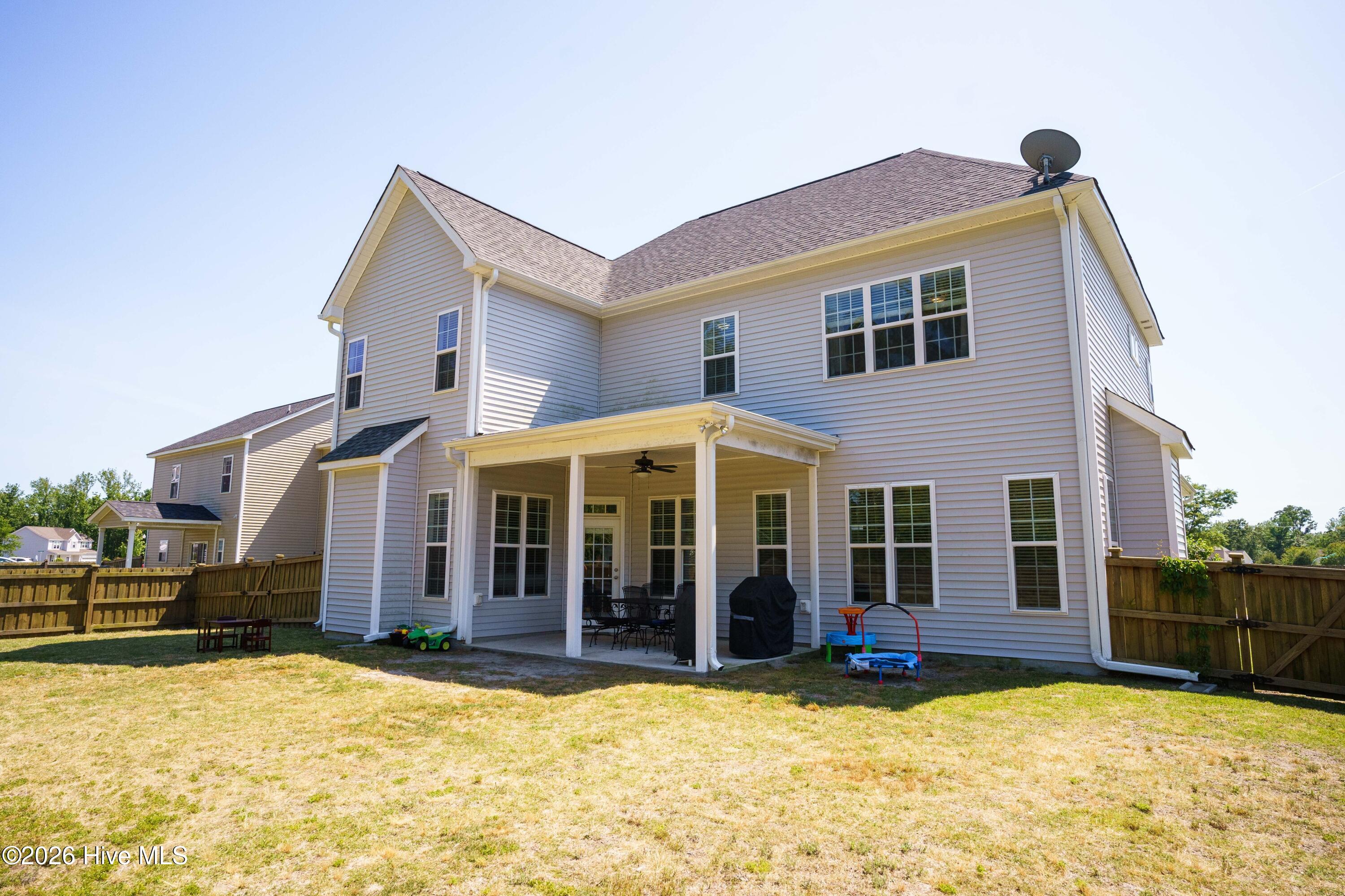 100570158 | Photo 38