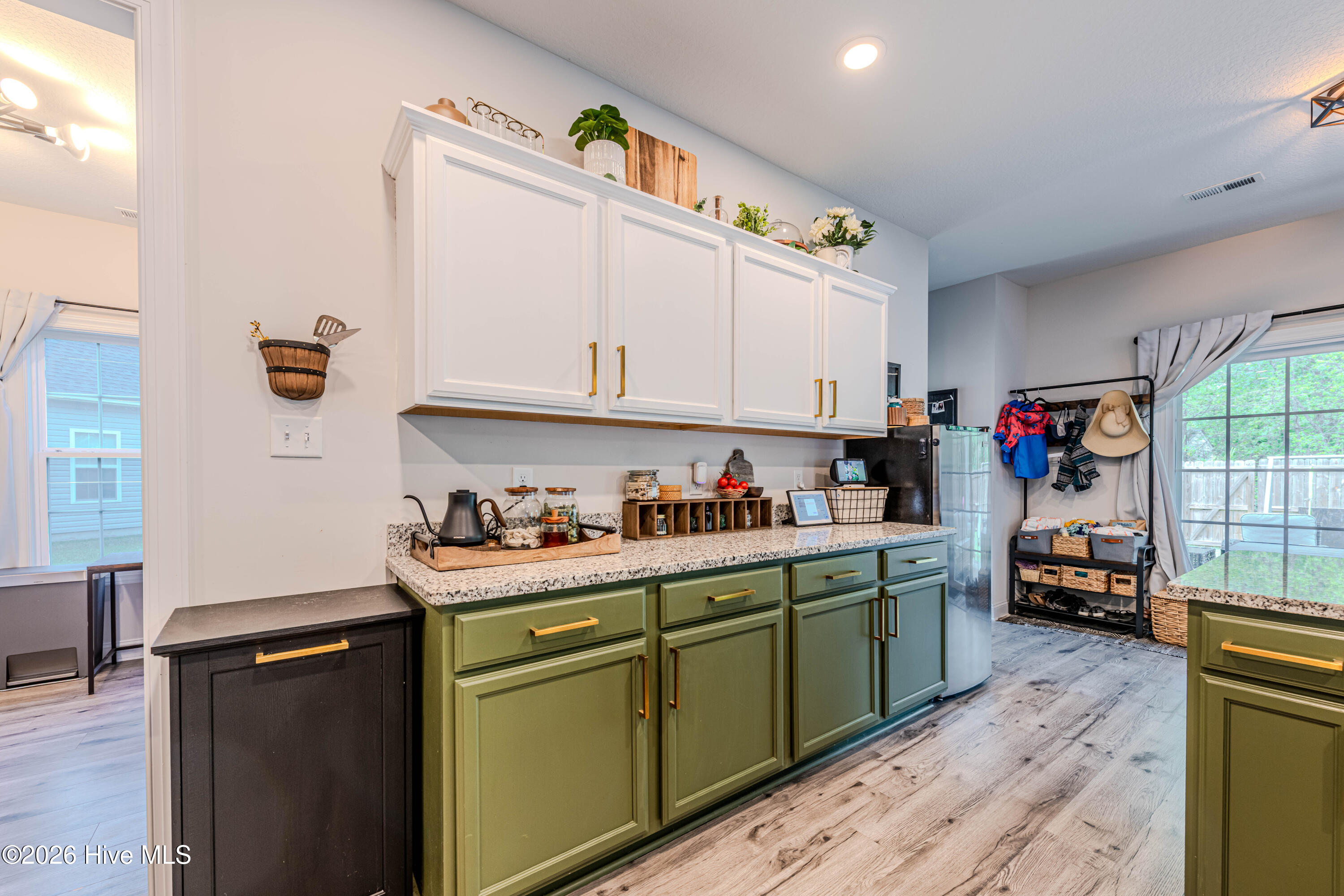 100570010 | Photo 19