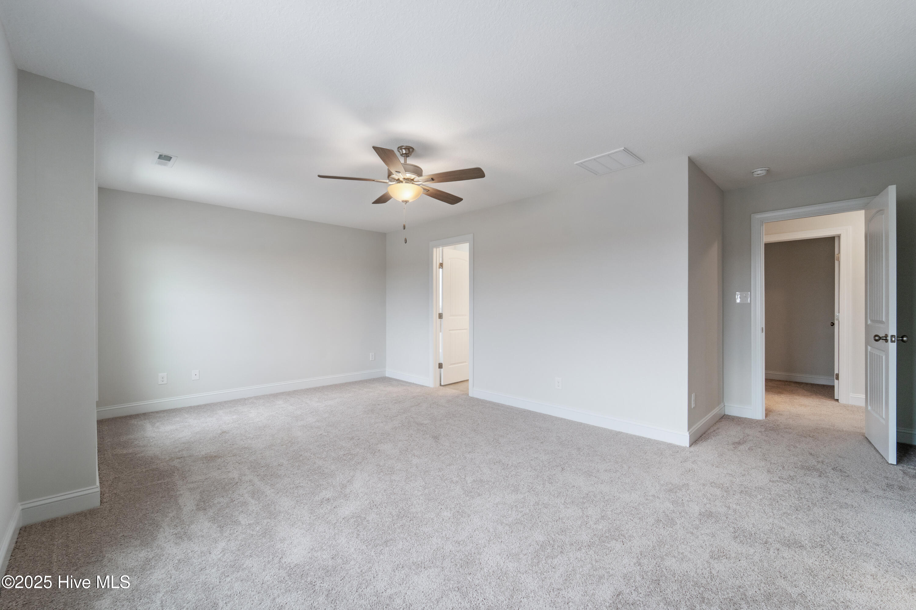 100502938 | Photo 15