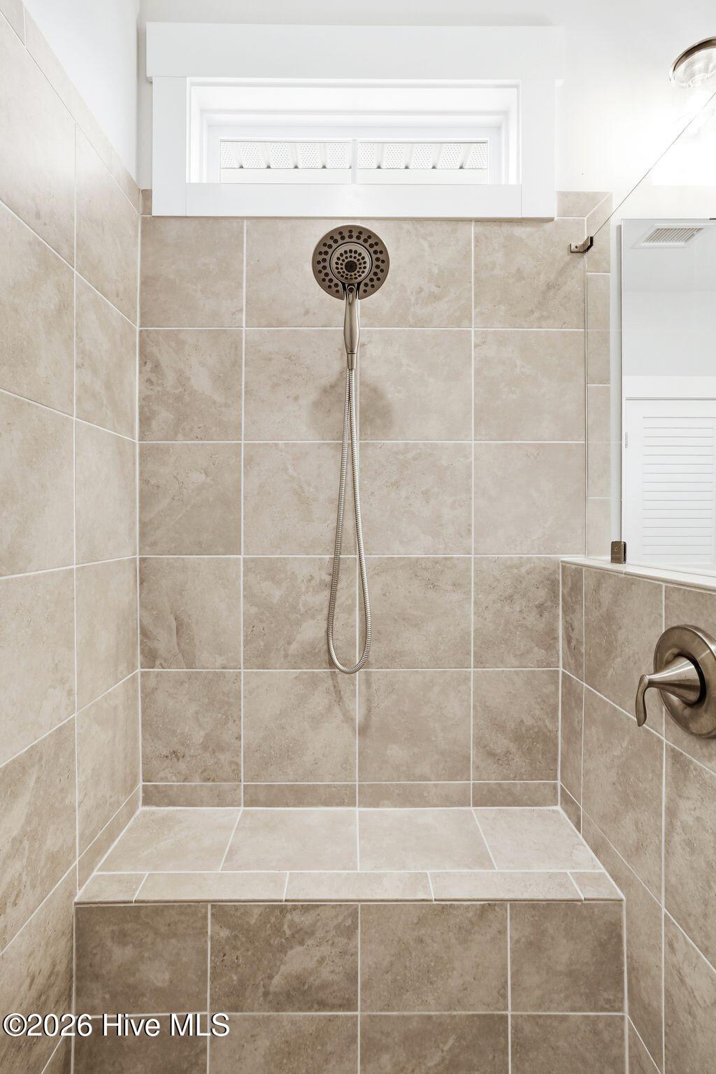 100565141 | Photo 19