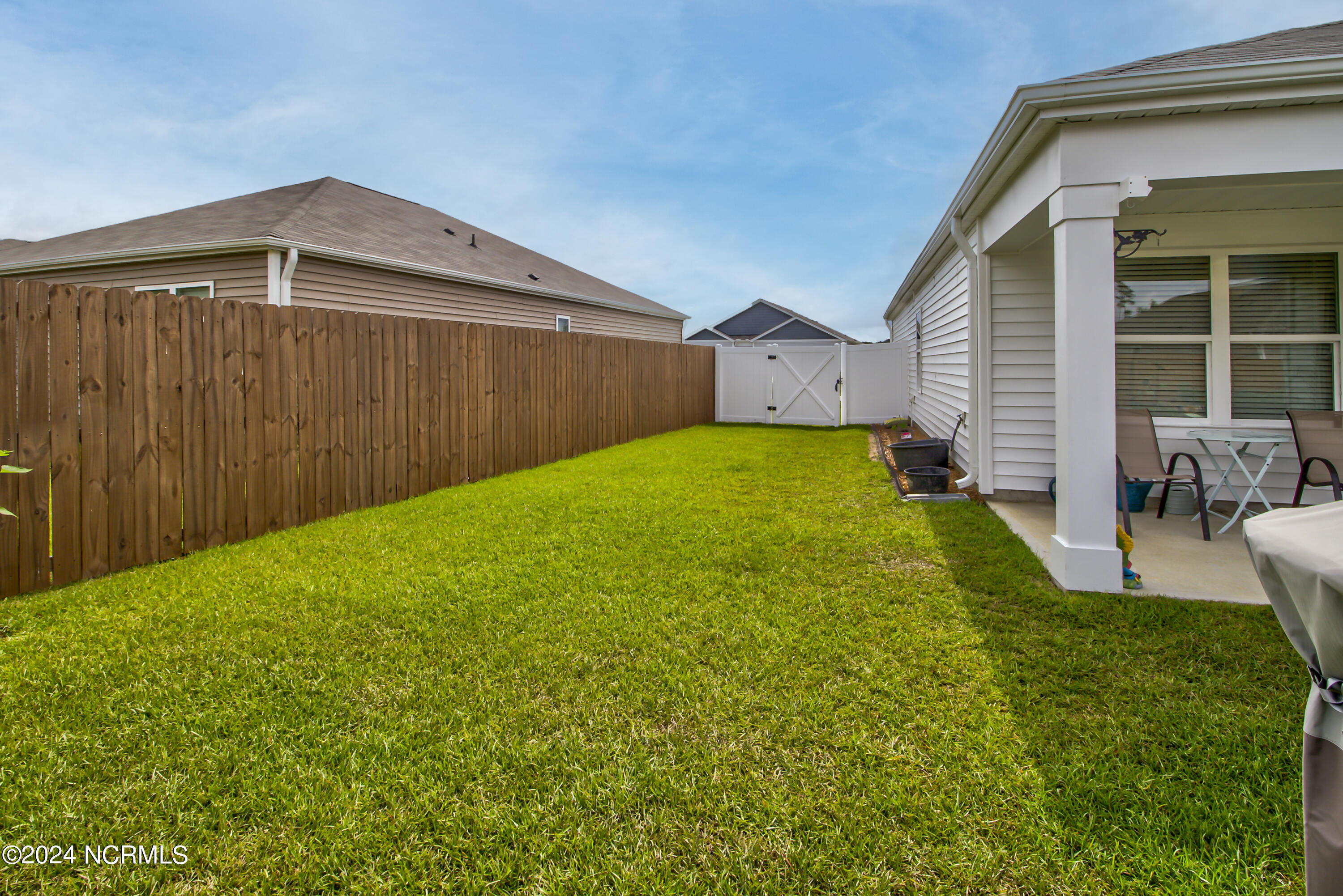 100563722 | Photo 38