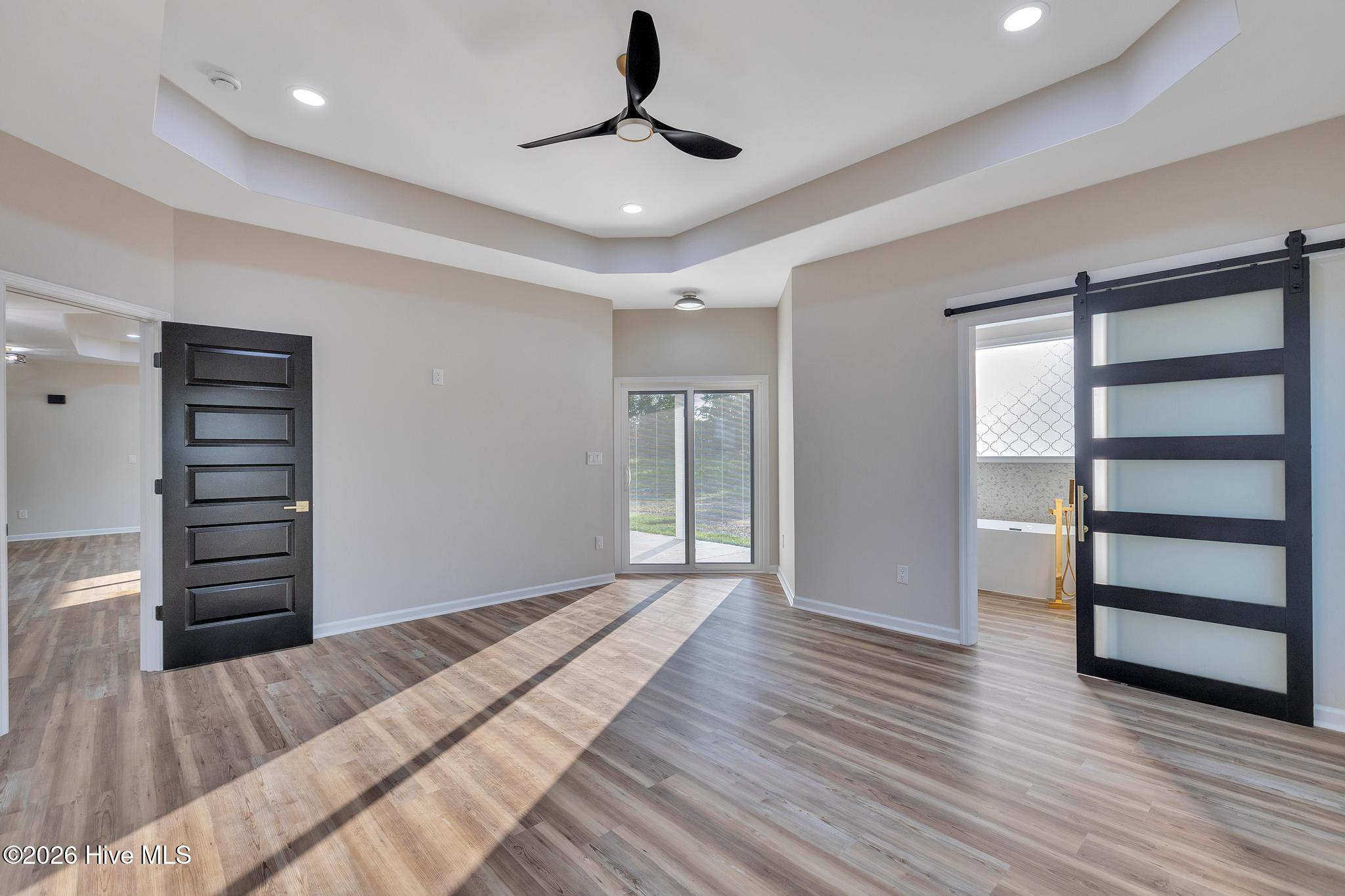 100552595 | Photo 25