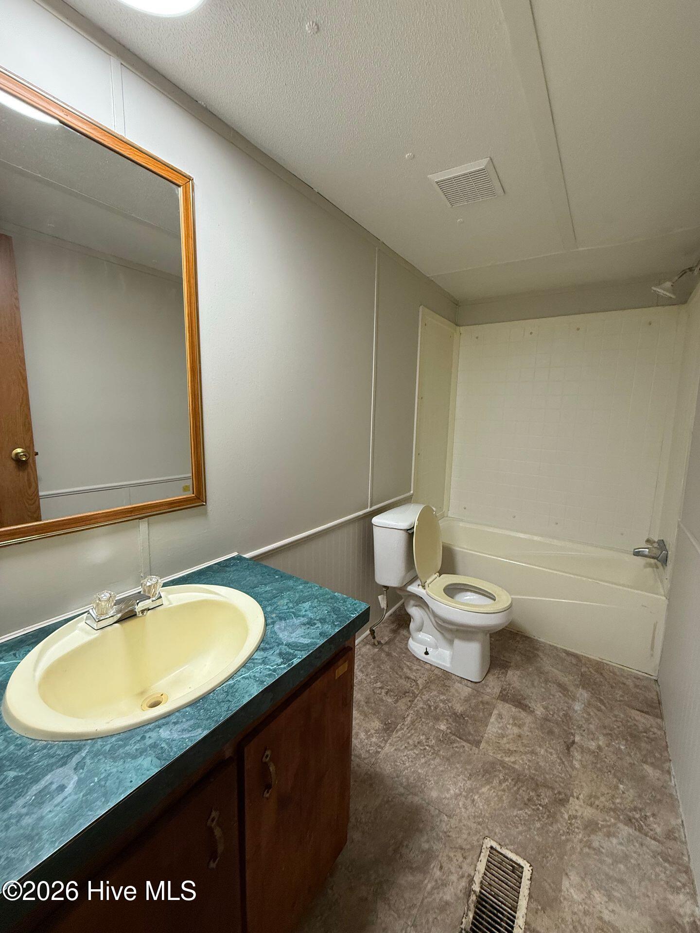 100549182 | Photo 11