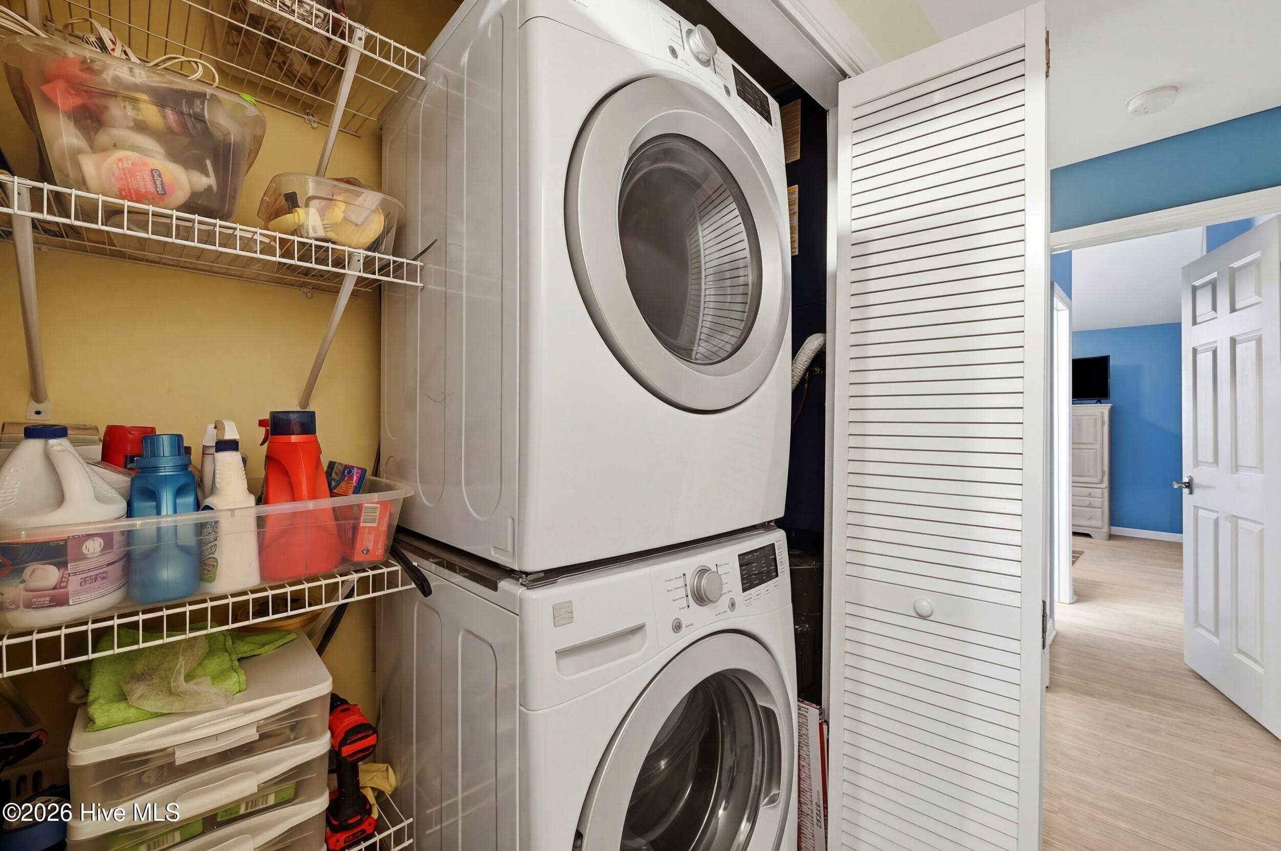 100563285 | Photo 49