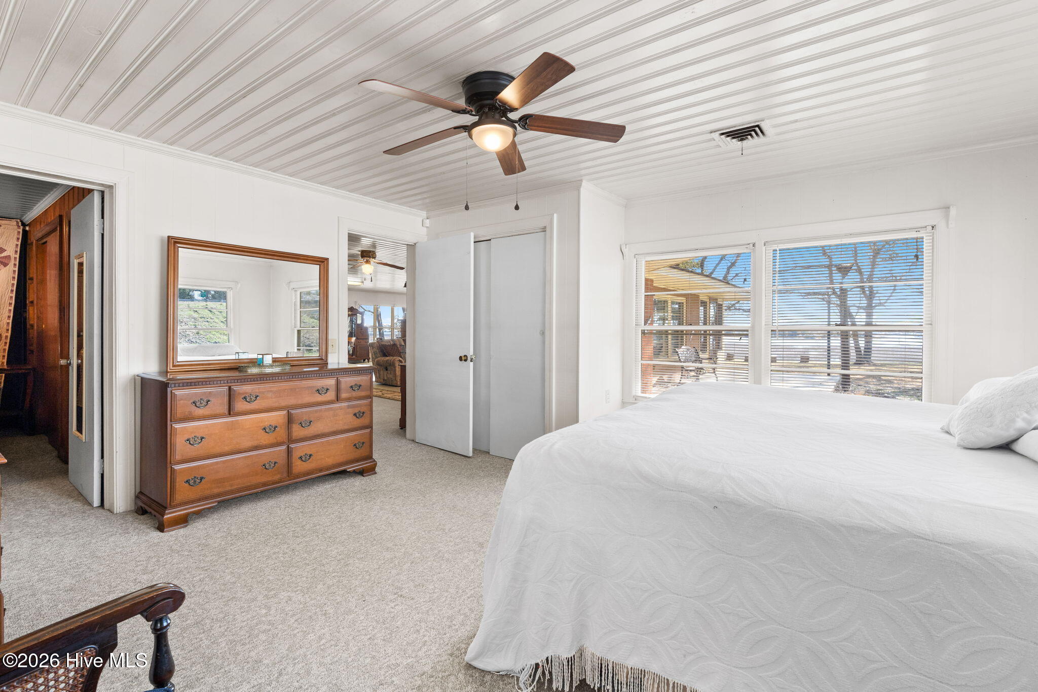 100561810 | Photo 48