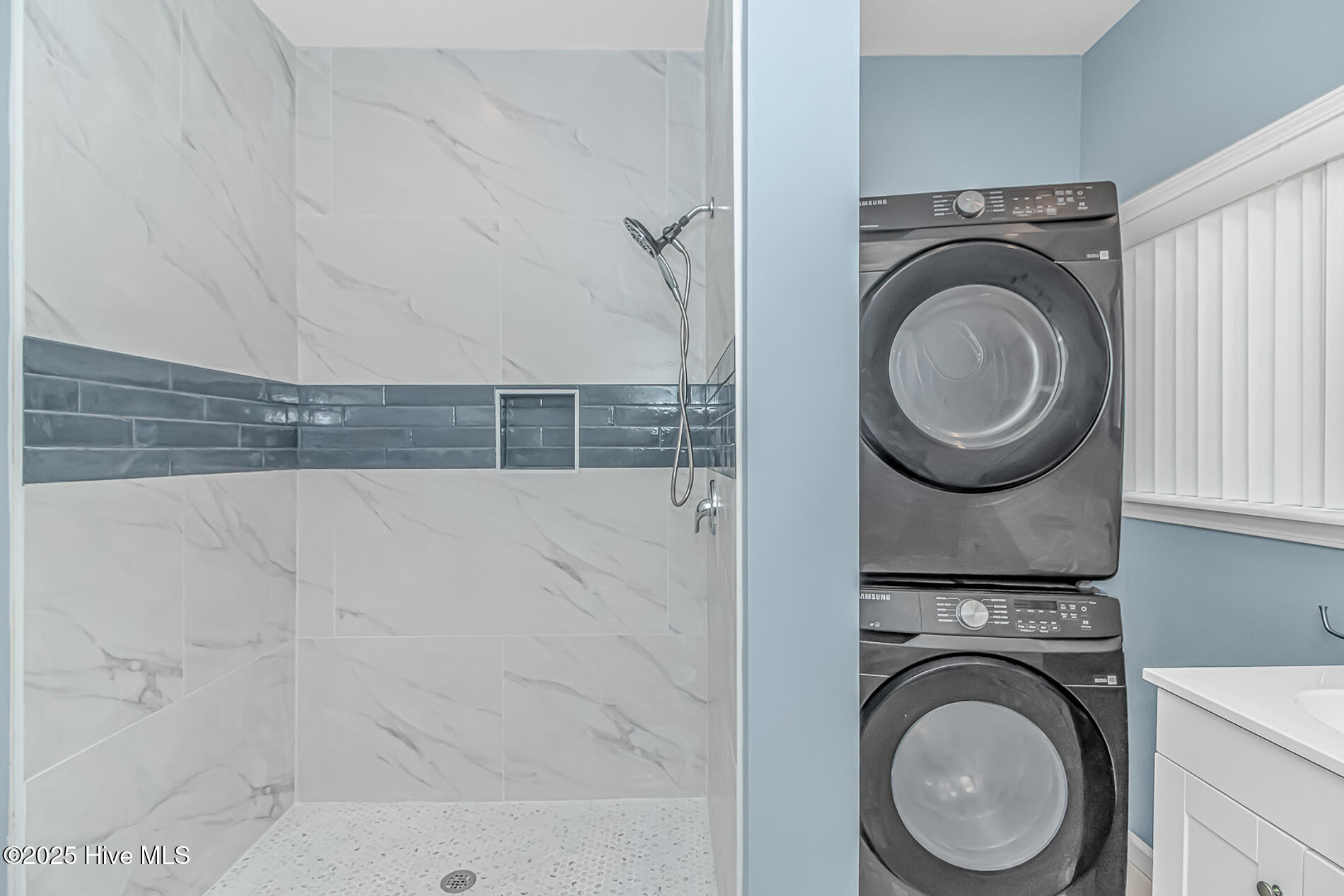 100536588 | Photo 16