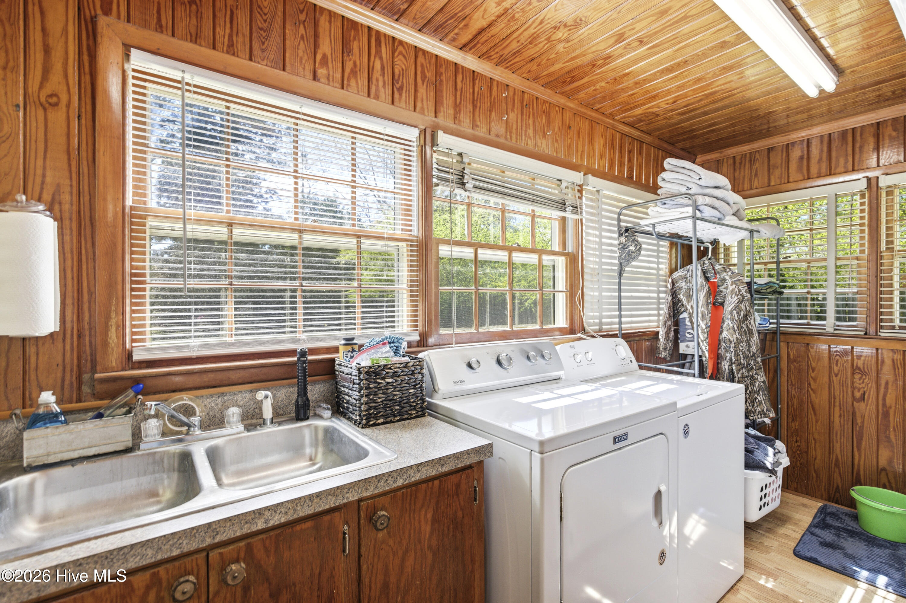 100561797 | Photo 43